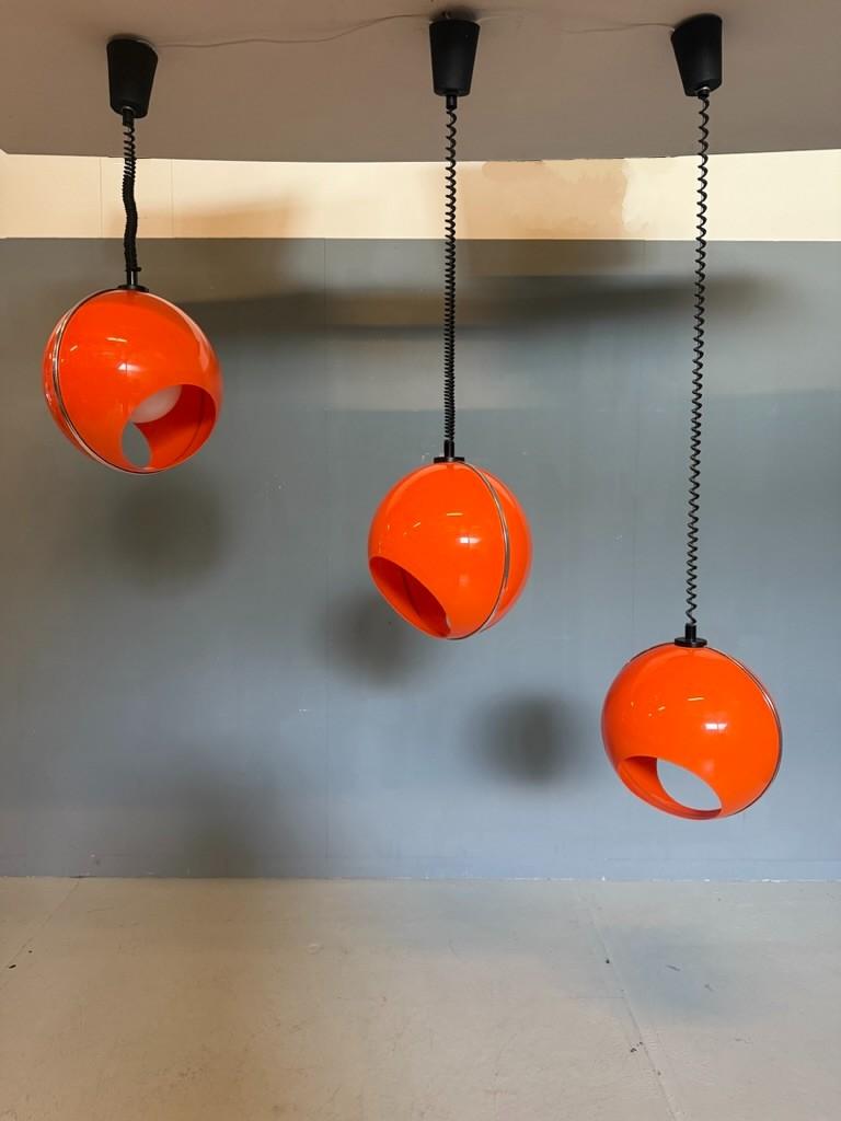 Bug Eye orange Space Age pendent set of 3 -Luigi Colani style- Italy In Good Condition For Sale In The Hague, NL