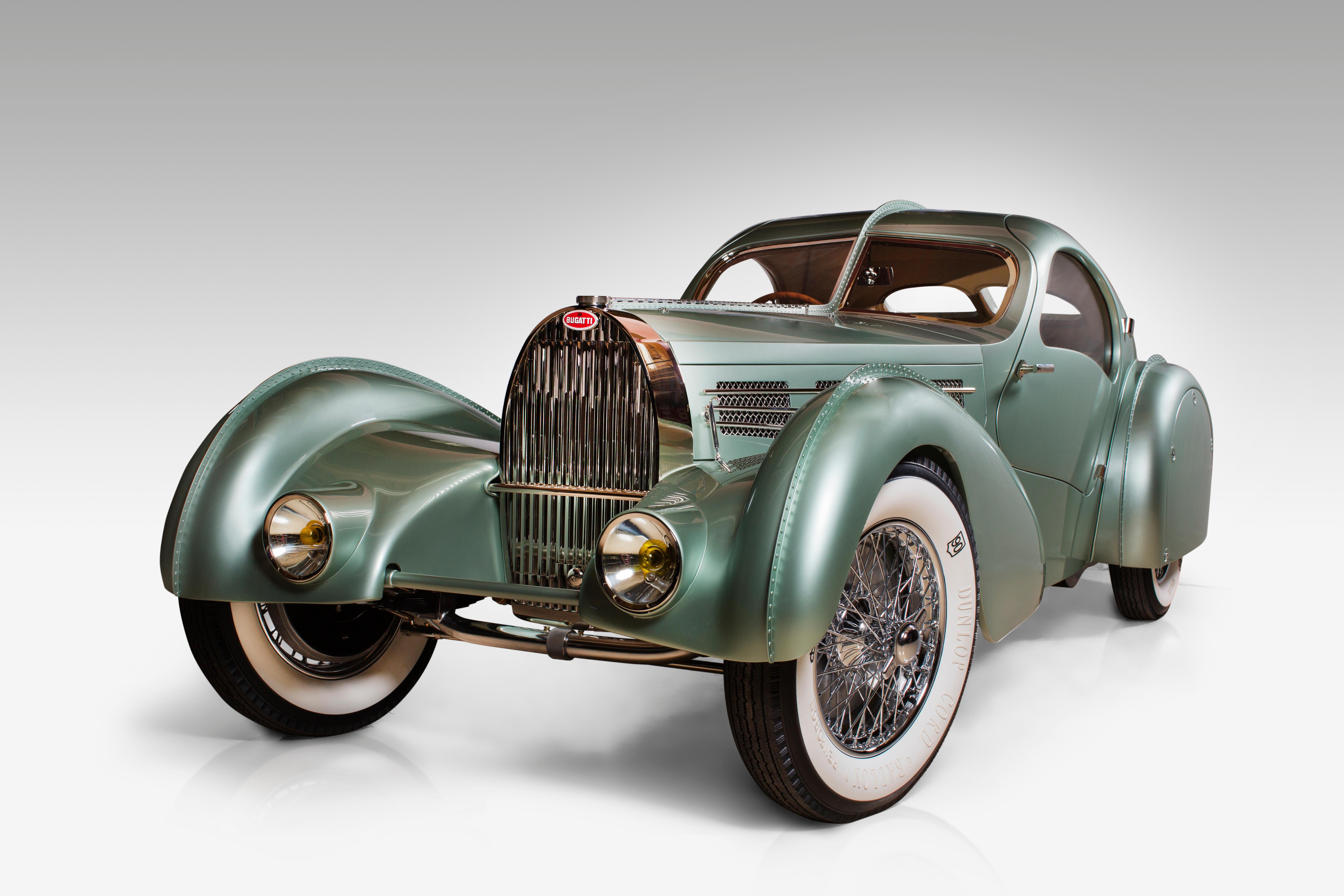 L'Aérolithe Bugatti (alias Coupe Aérodynamique ou Coupe Electron)

Cette Bugatti Aerolithe recréée, unique en son genre, a été largement présentée dans la série de téléréalité de Motor Trend et Discovery, Restoration Garage, saisons 1 et