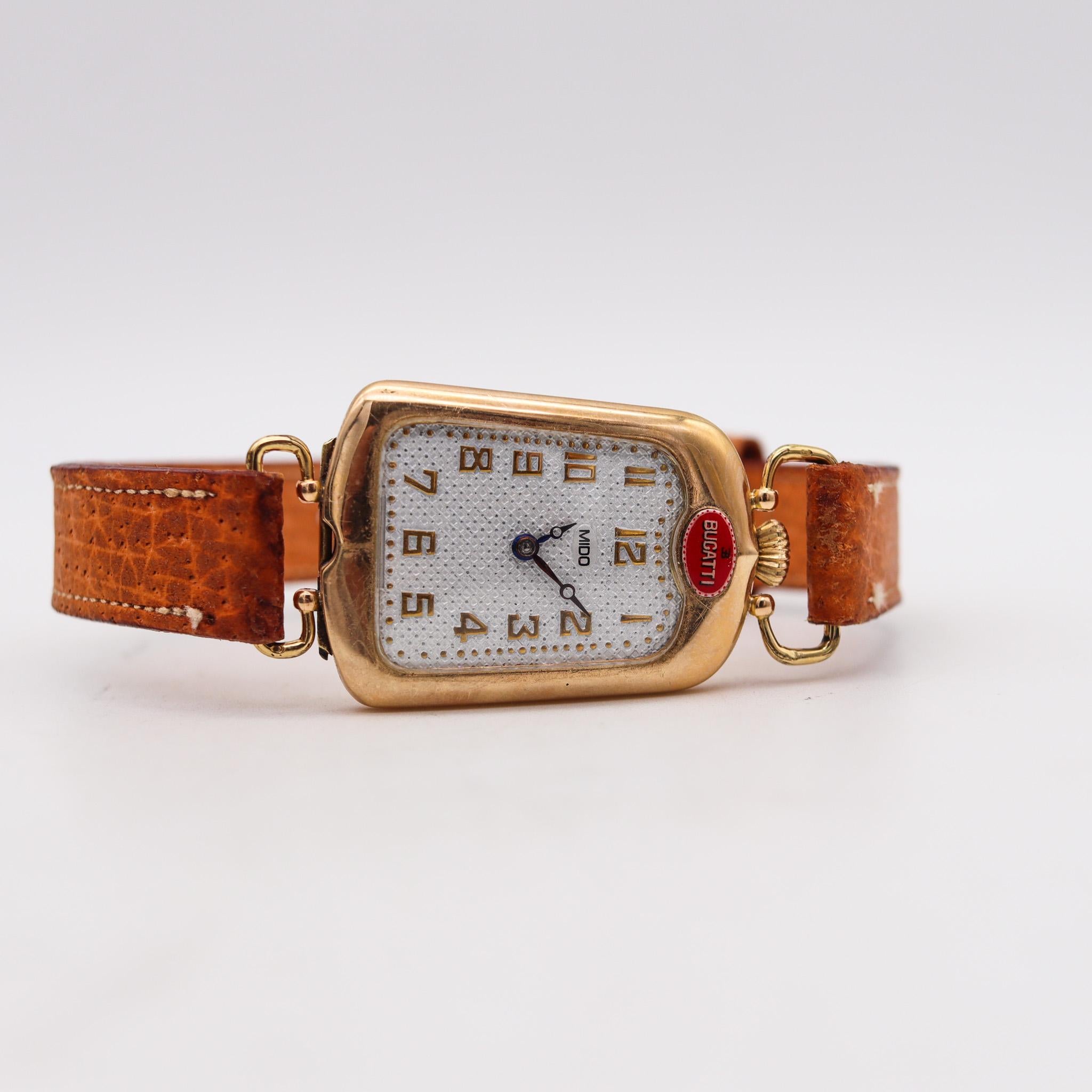 Von Bugatti entworfene Radiator-Armbanduhr.

Eine äußerst seltene und ungewöhnliche Deko-Armbanduhr, die in der Schweiz von Mido für die Firma Bugatti hergestellt wurde. Hergestellt in der Zeit des Art Déco in Form eines Autokühlergrills, um 1930.