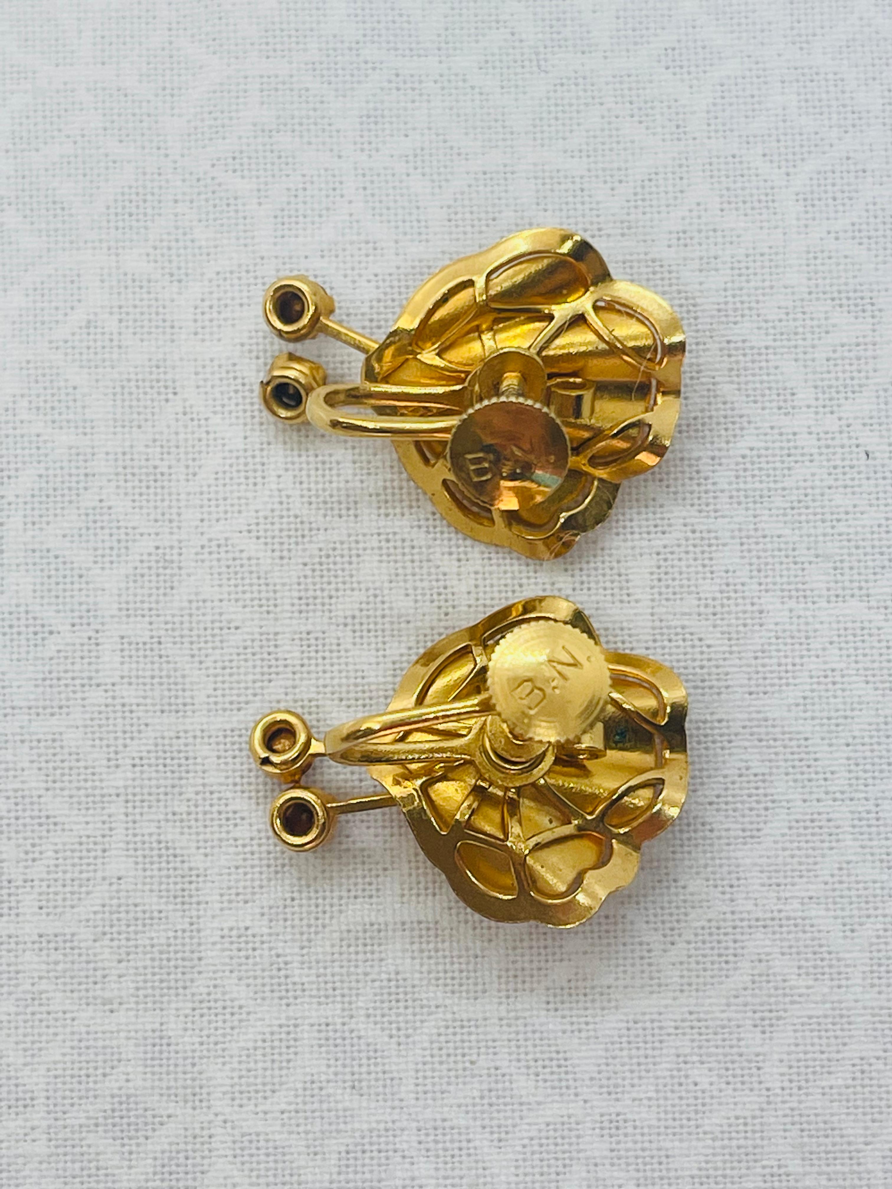 Women's Bugbee & Niles Matching Earrings and Brooch Set Circa. 1955s - 1959 For Sale
