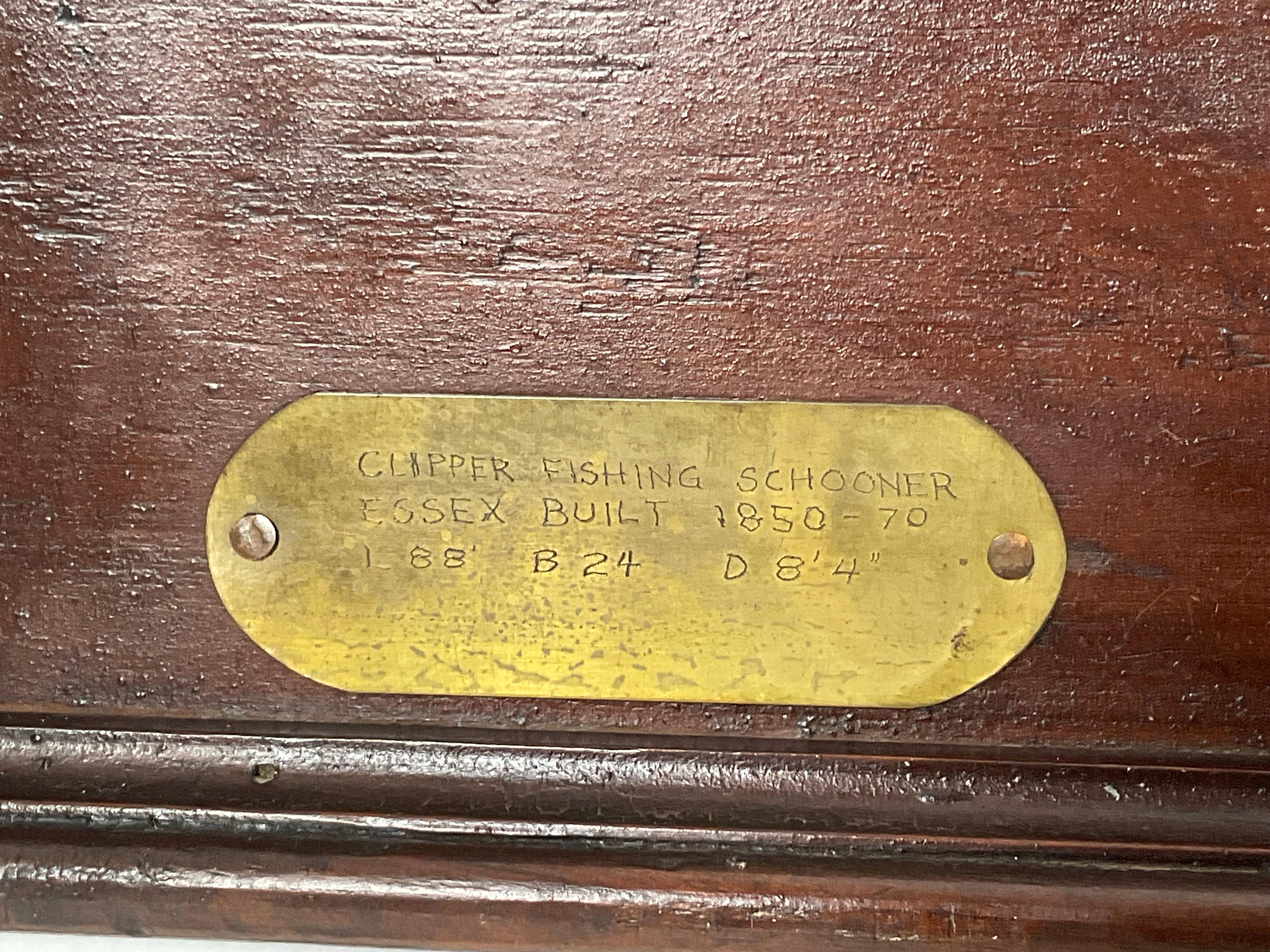 Milieu du XXe siècle Builders Half Model of an Essex Built Fishing Schooner en vente