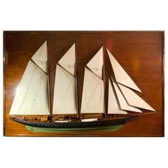 Media maqueta del constructor del yate goleta Migrant