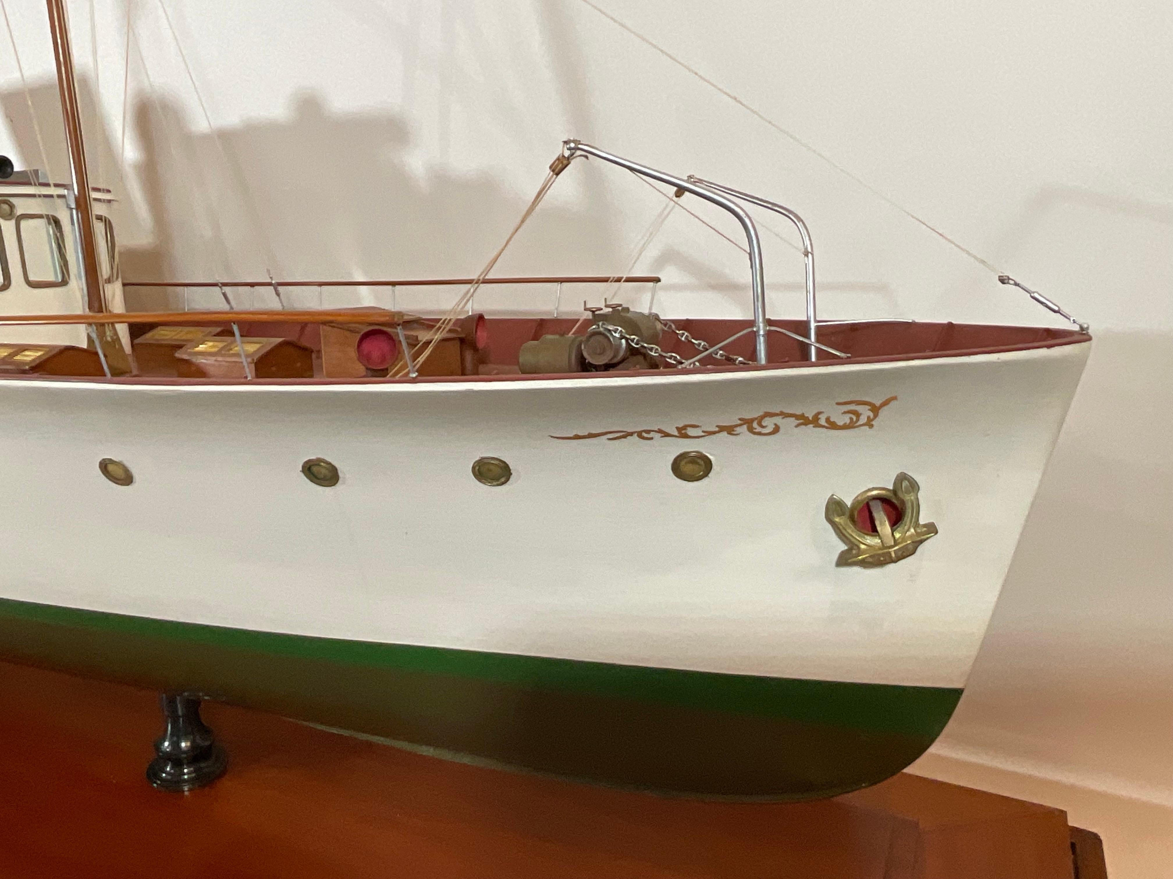Bauunternehmer-Modell der Royal Yacht Squadron Yacht Rys im Zustand „Hervorragend“ im Angebot in Norwell, MA