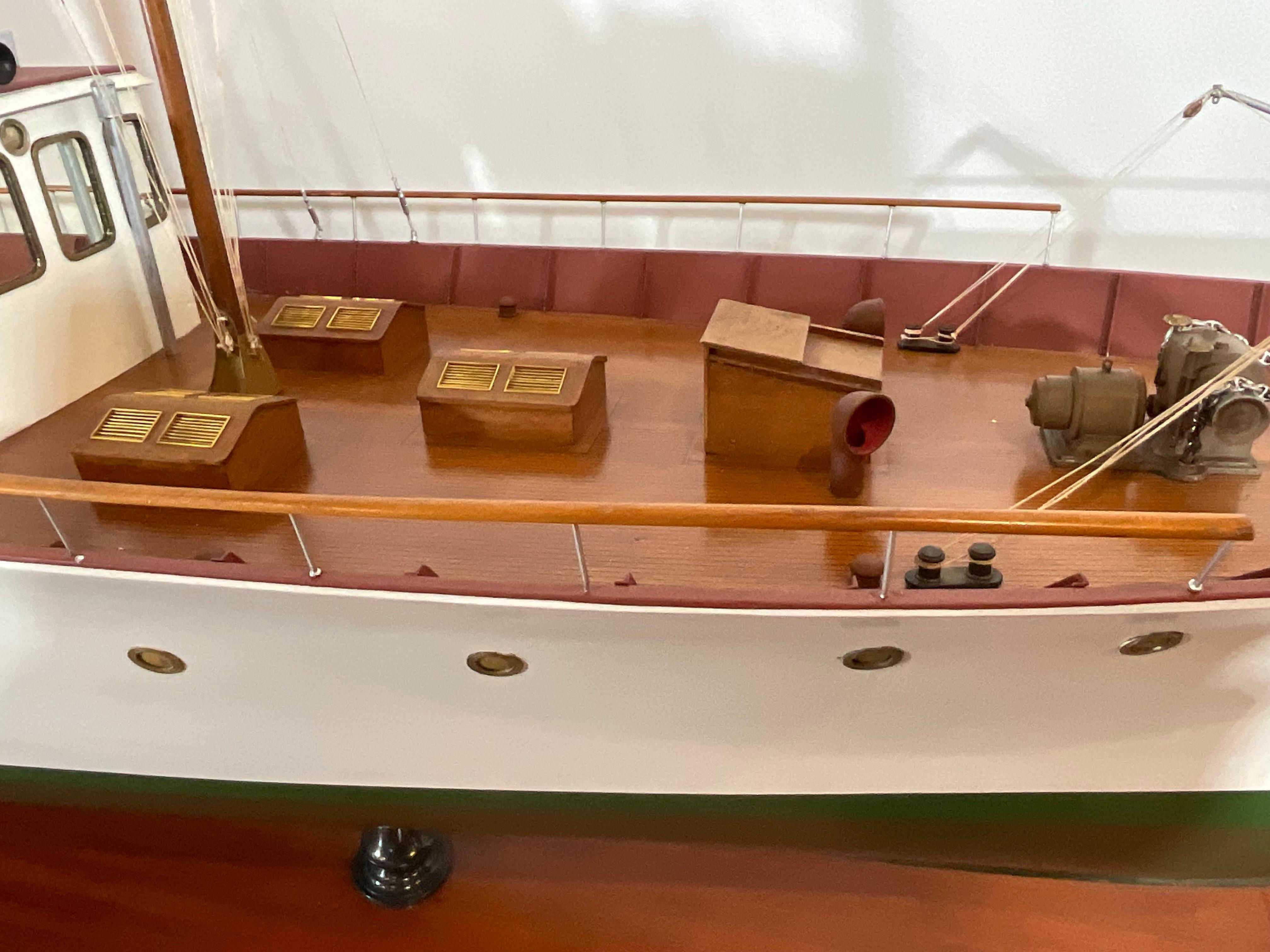 Bauunternehmer-Modell der Royal Yacht Squadron Yacht Rys (Holz) im Angebot