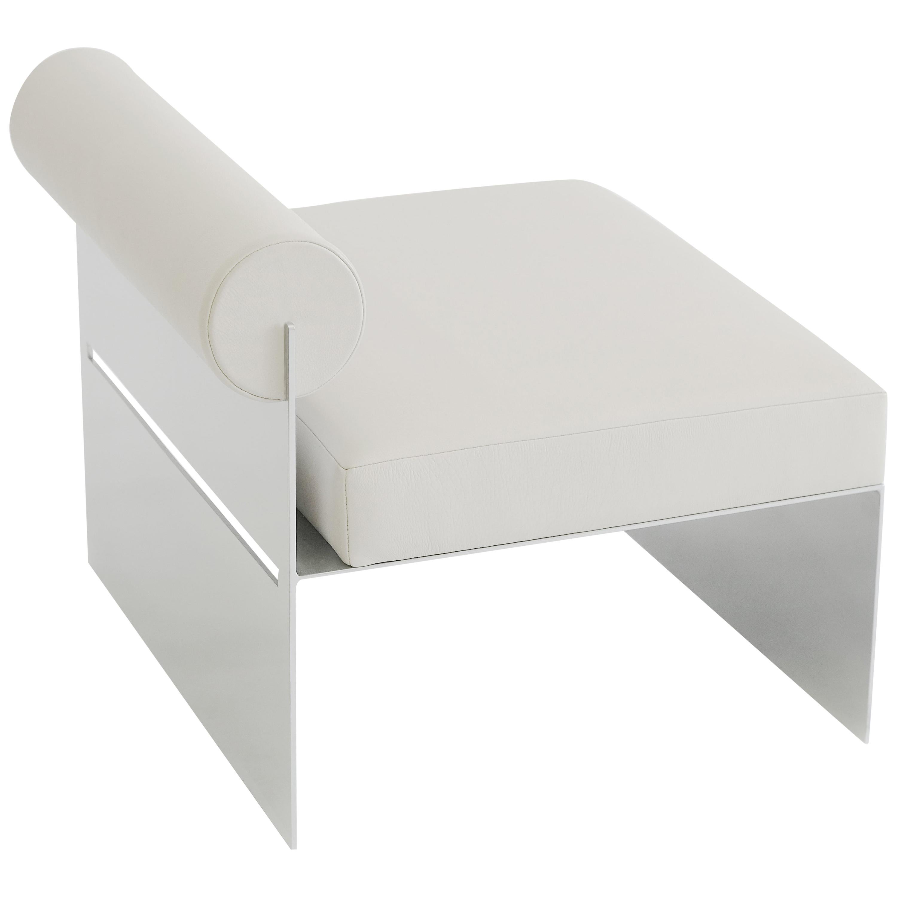 Moderner geometrischer Beistellstuhl mit Baublöcken, weißem Leder und Metallgestell