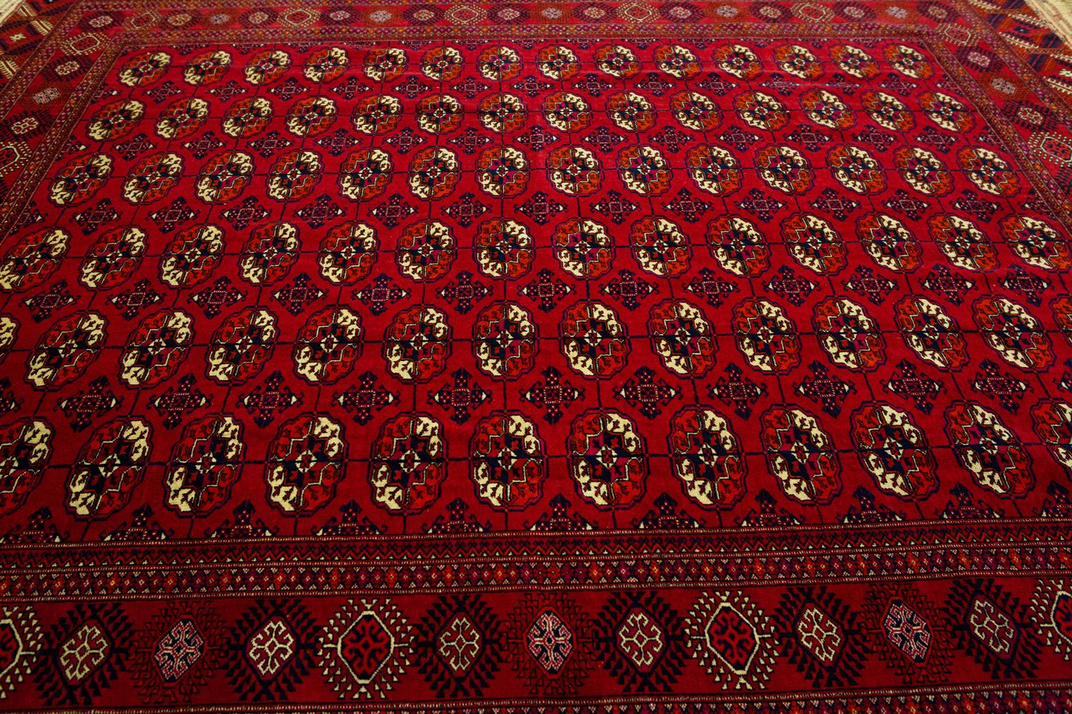 Der russische handgeknüpfte Teppich Traditional von Bukara Design ist das perfekte Accessoire für Ihr Zuhause. Dieser schöne Teppich ist handgeknüpft  mit hochwertigen Materialien, die jedem Raum einen Hauch von Luxus verleihen. Mit seinem