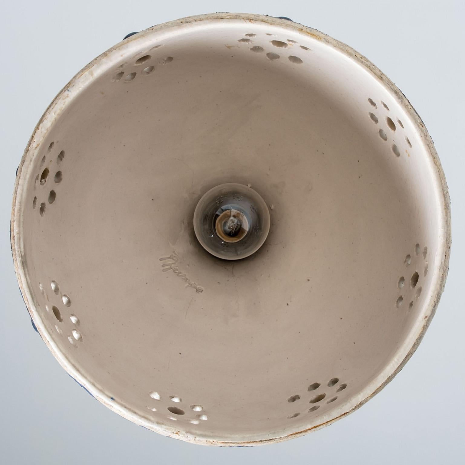 Autre Bulb Beige Lampe suspendue en céramique bleue, Danemark, 1970 en vente