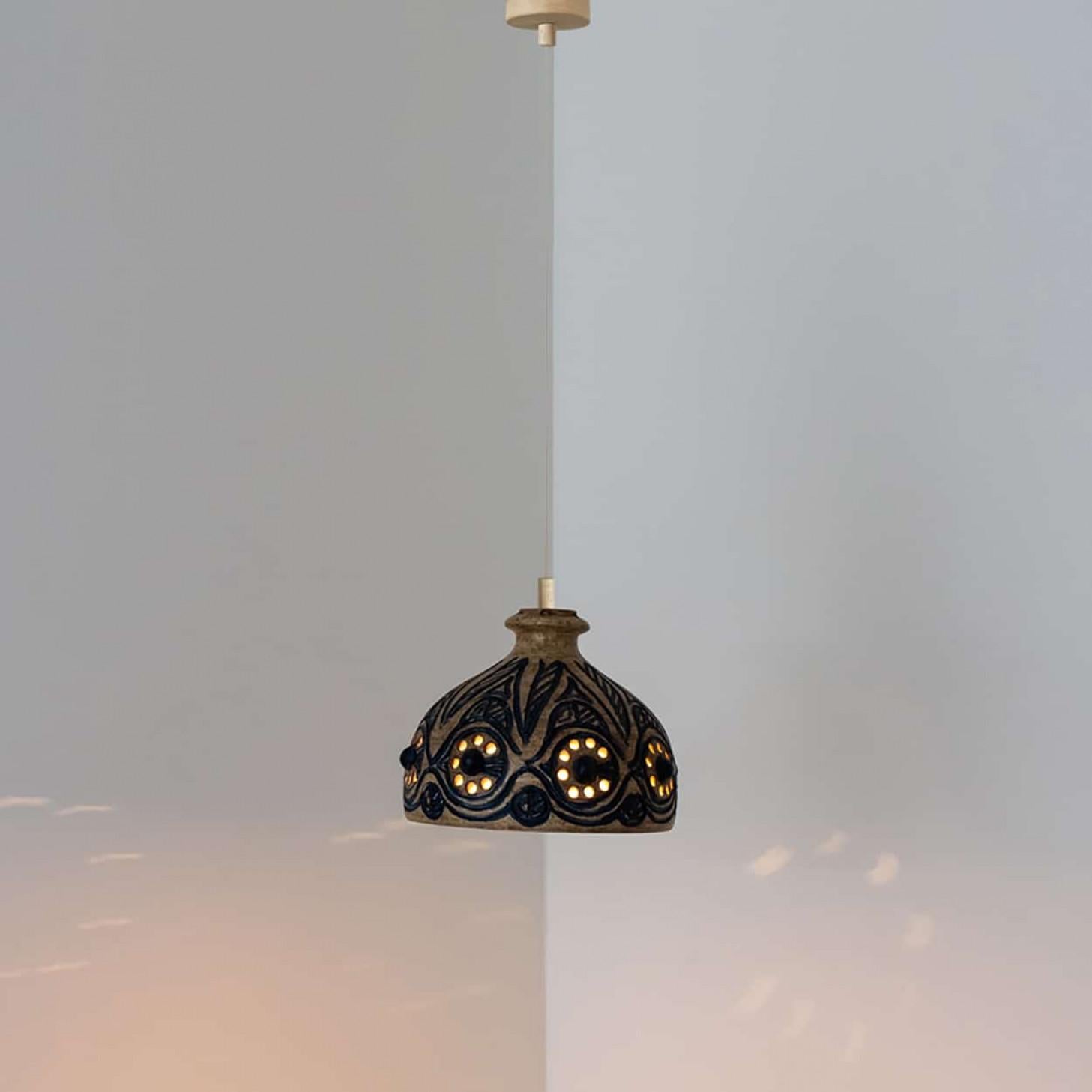 Autre Bulb Beige Lampe suspendue en céramique bleue, Danemark, 1970 en vente