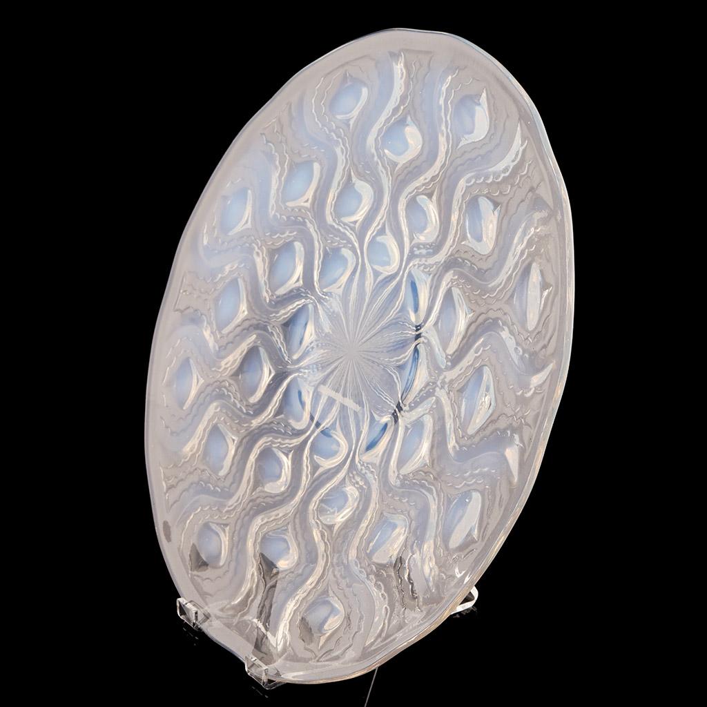 French 'Bulbes No.2' an Opalescent Glass Plate by Rene Lalique 