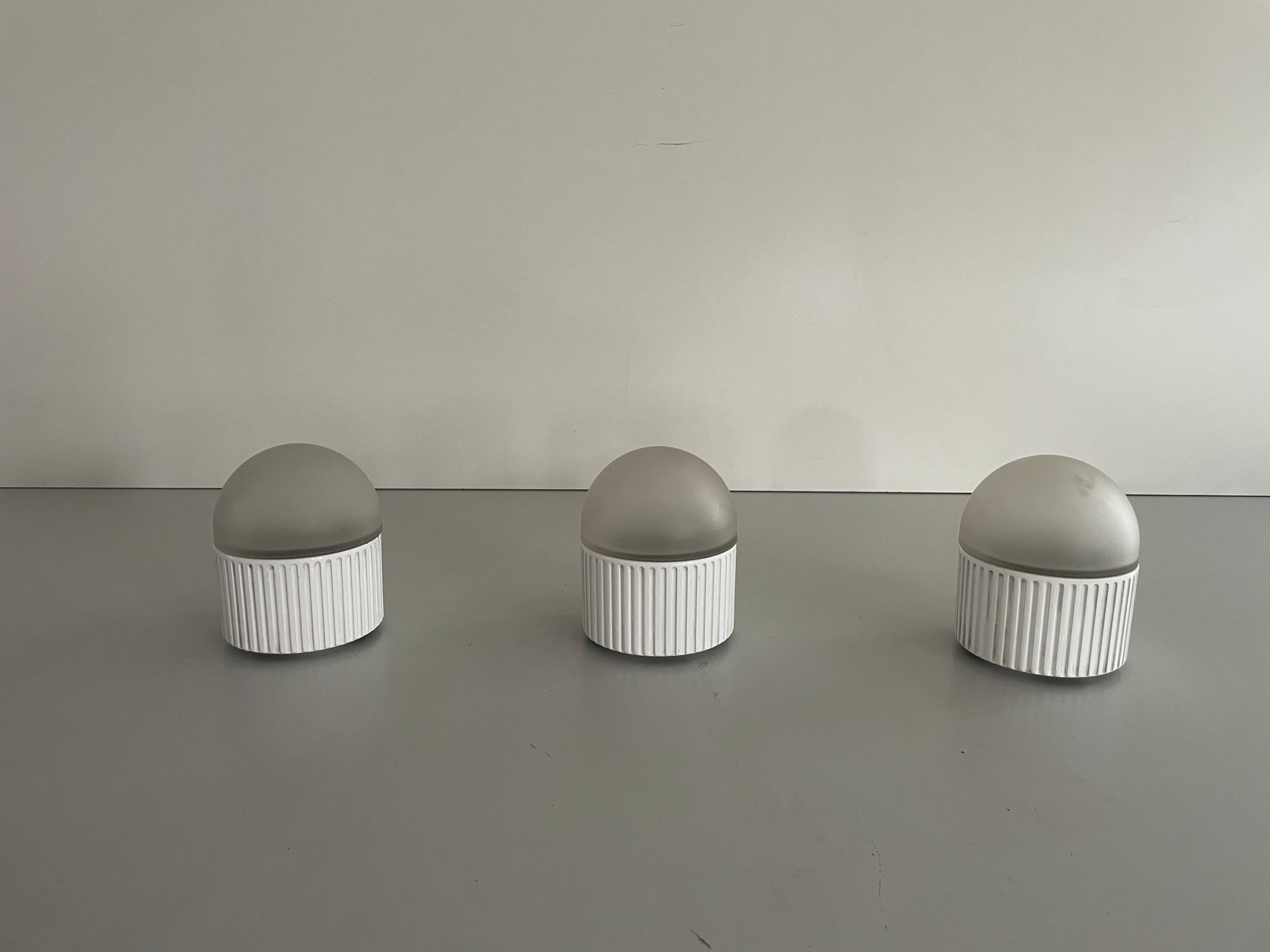 Bulbo Model Set of Three Sconces by Raul Barbieri & Giorgio Marianelli for Tronconi, 1970's, Italy

Very nice high quality wall lamps.

Lamps are in very good vintage condition.

These lamps works with E27 standard light bulbs. 
Wired and suitable