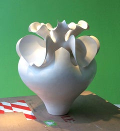 'Bulbophyllum' Scultura contemporanea in ceramica di Astrid Dahl, 2022