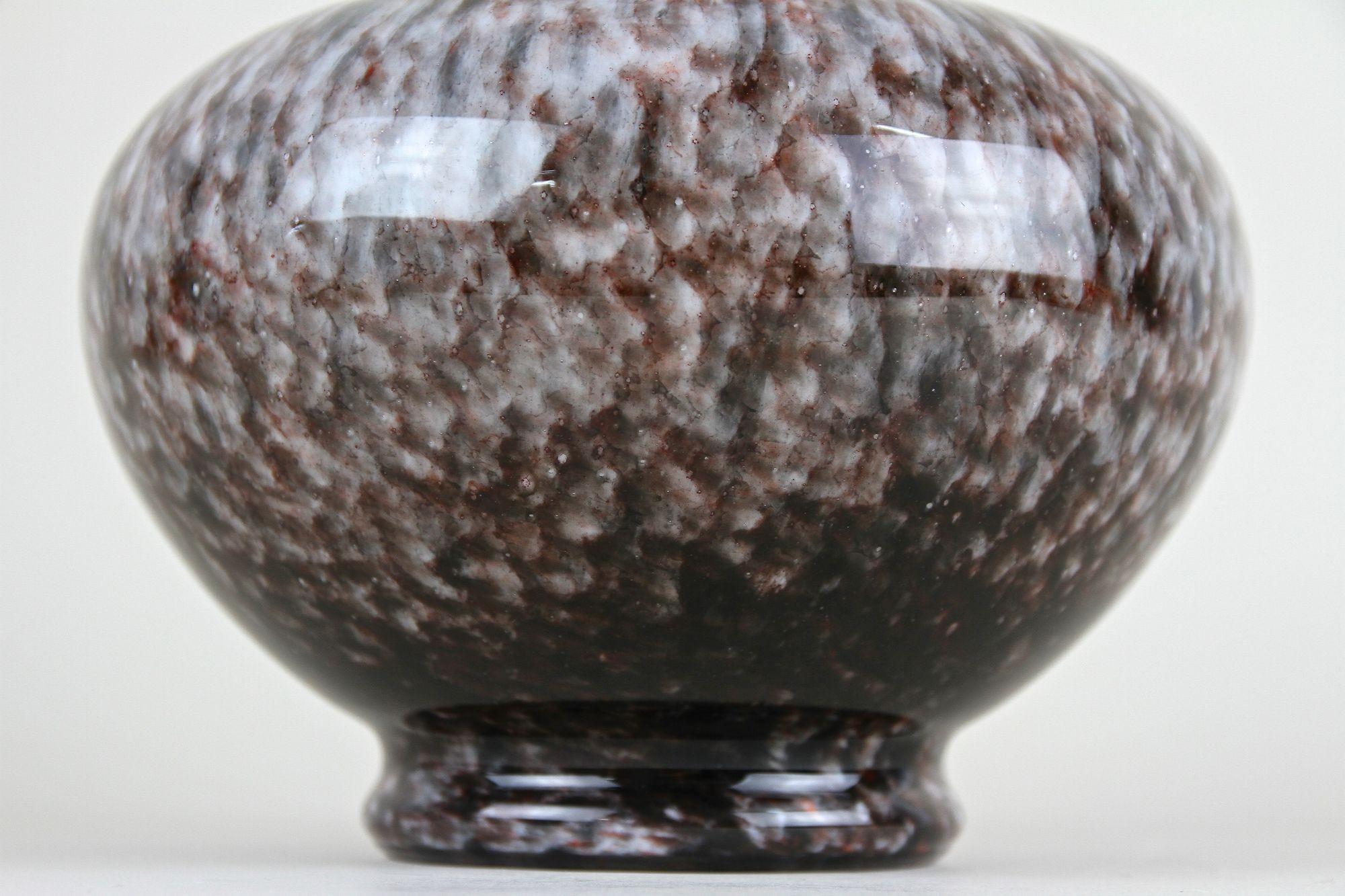 20th Century Bulbous Murano Glass Vase With Brown, Grey & Black Tones, Italy circa 1970 For Sale