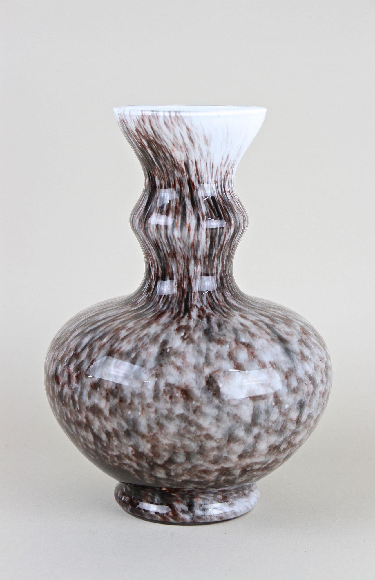 Bulbous Murano Glass Vase With Brown, Grey & Black Tones, Italy circa 1970 For Sale 1