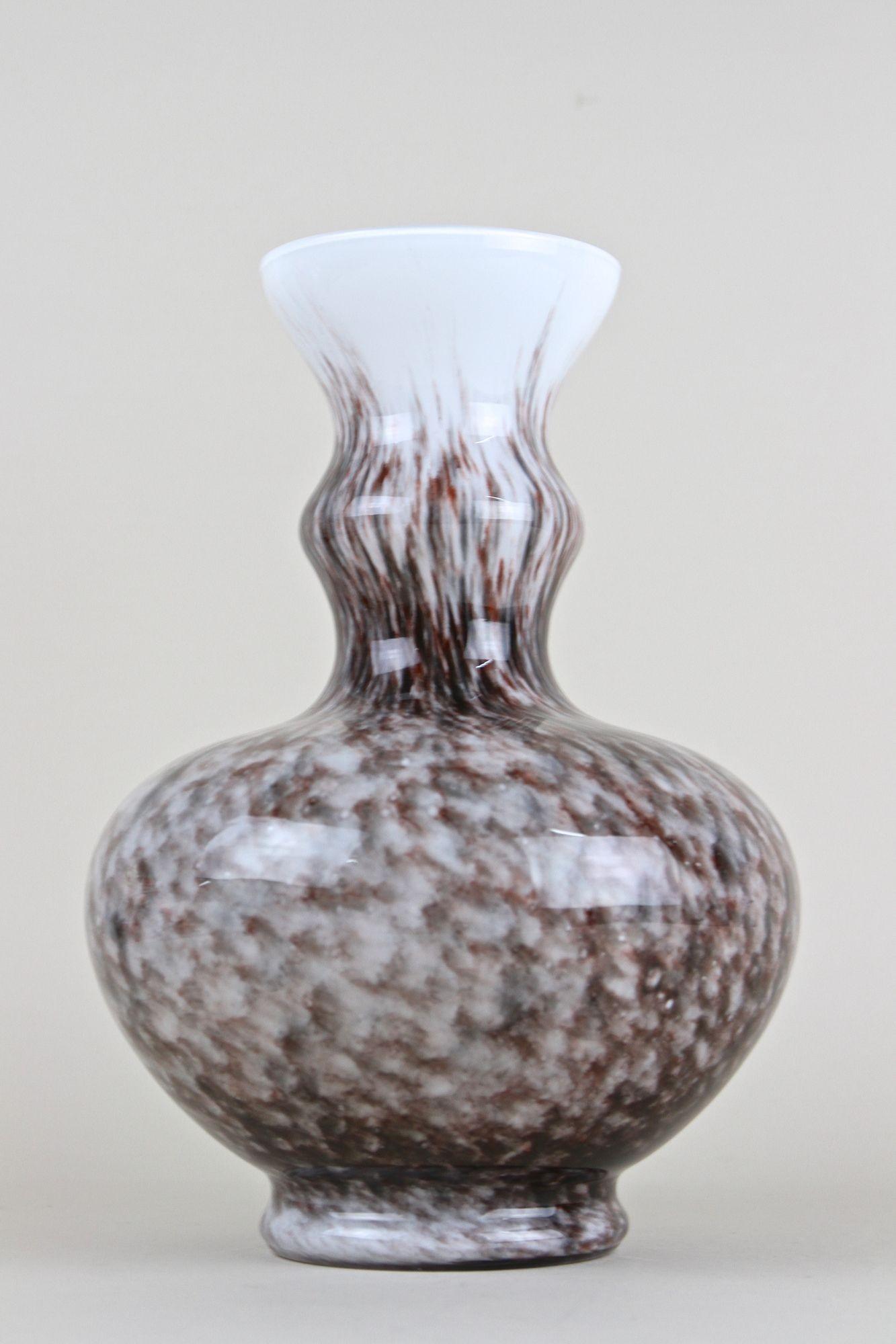 Bulbous Murano Glass Vase With Brown, Grey & Black Tones, Italy circa 1970 For Sale 3