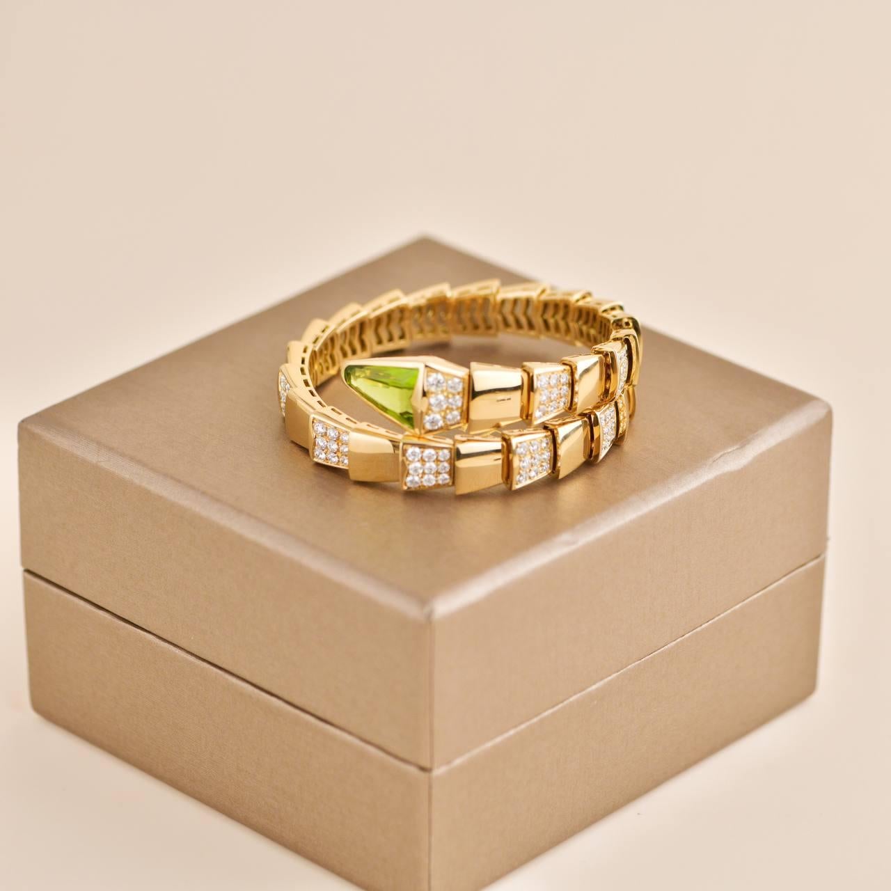 SKU	CT-2103
Comes With	Box Only
Model	Serpenti
Serial Number	A8R***
Metal	18k Yellow Gold
Stones	Diamond, Peridot
Main Stone Weight	5.4ct approx
Weight	61 g
______________________________________________________________
Condition	Excellent / Wear