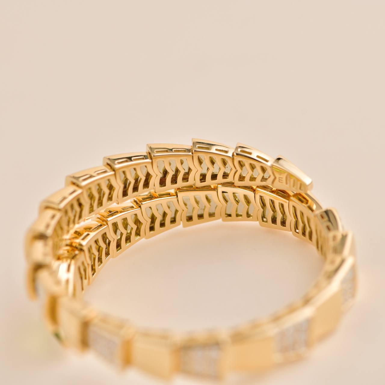 Bulgarisch Serpenti Pave Diamant Peridot 18k Gelbgold Armband Größe M Damen im Angebot