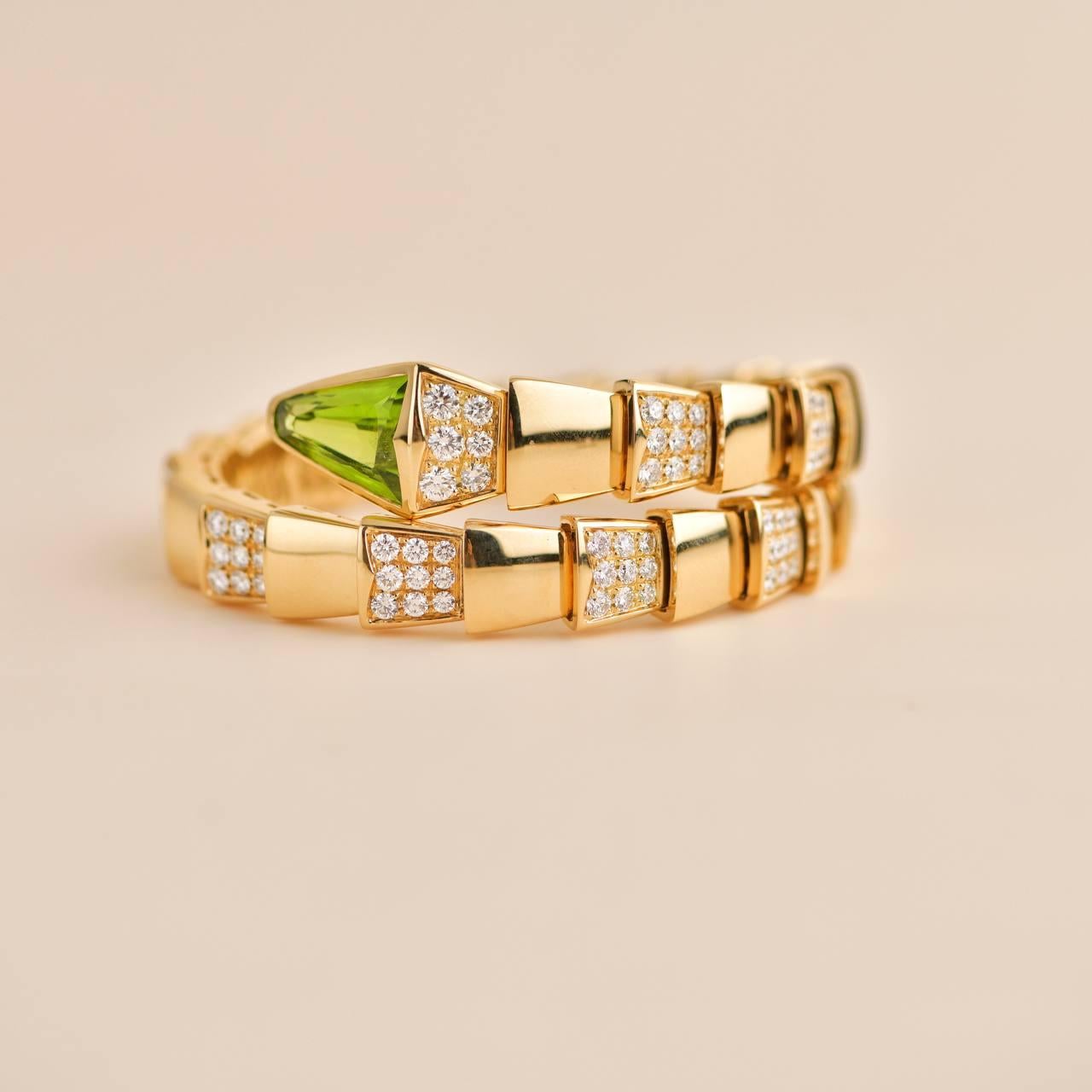 Women's Bulgair Serpenti Pave Diamond Peridot 18k Yellow Gold Bracelet Size M For Sale