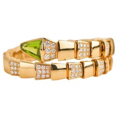 Bracelet Serpenti Bulgarie en or jaune 18 carats avec diamants pavés et péridots, taille M