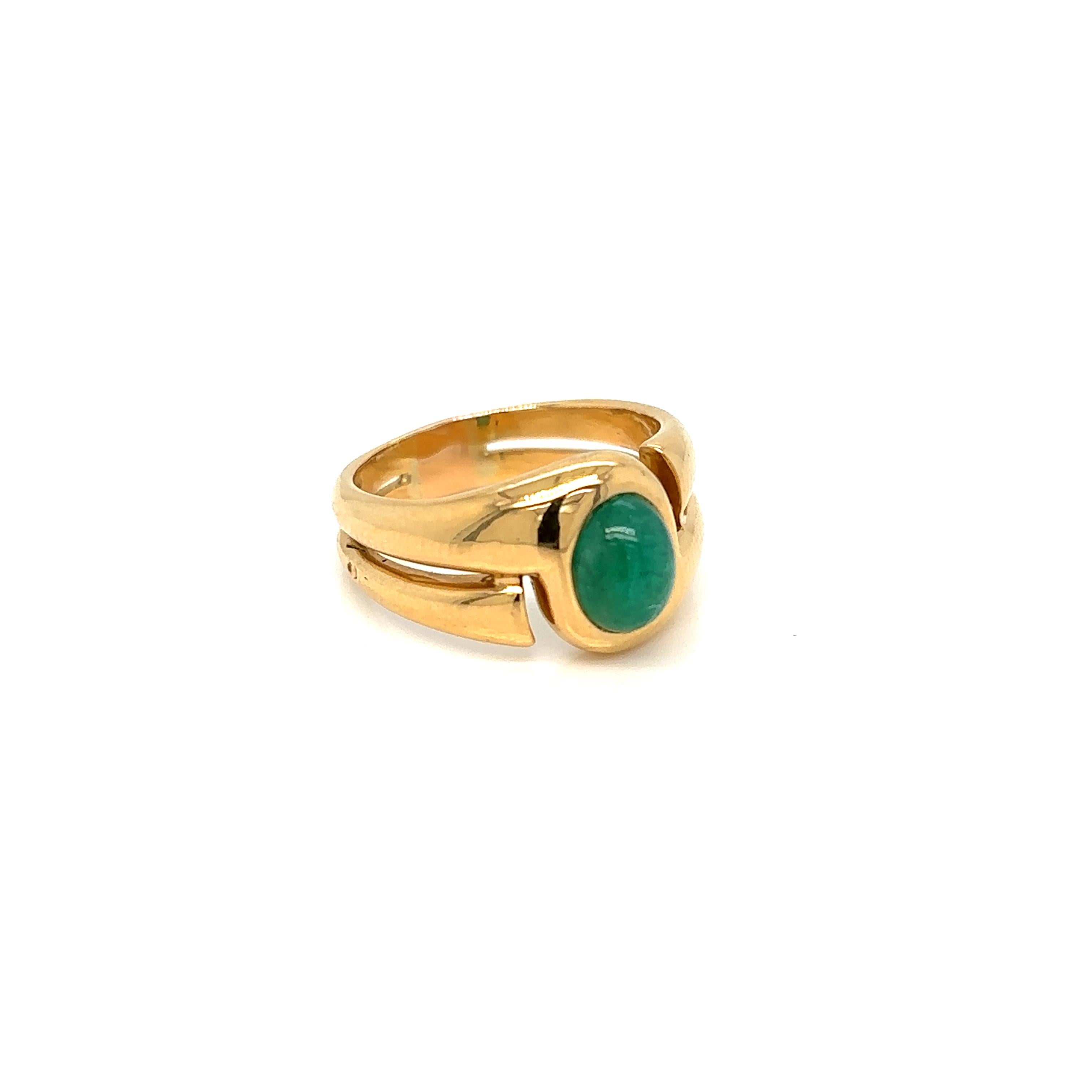 Classic vintage ring designed by Bvlgari, it features a Cabochon Natural Emerald of 1.37 carats mounted on 18k Yellow Gold. Made in Italy, circa 1980
Has a total weight of 8,8 grams. The actual size is 6, resizable.
Stamped, with the maker's mark,