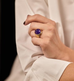 Bulgari 14ct Amethyst Sugarloaf Cocktail Ring in 18kt Gold, 1970s