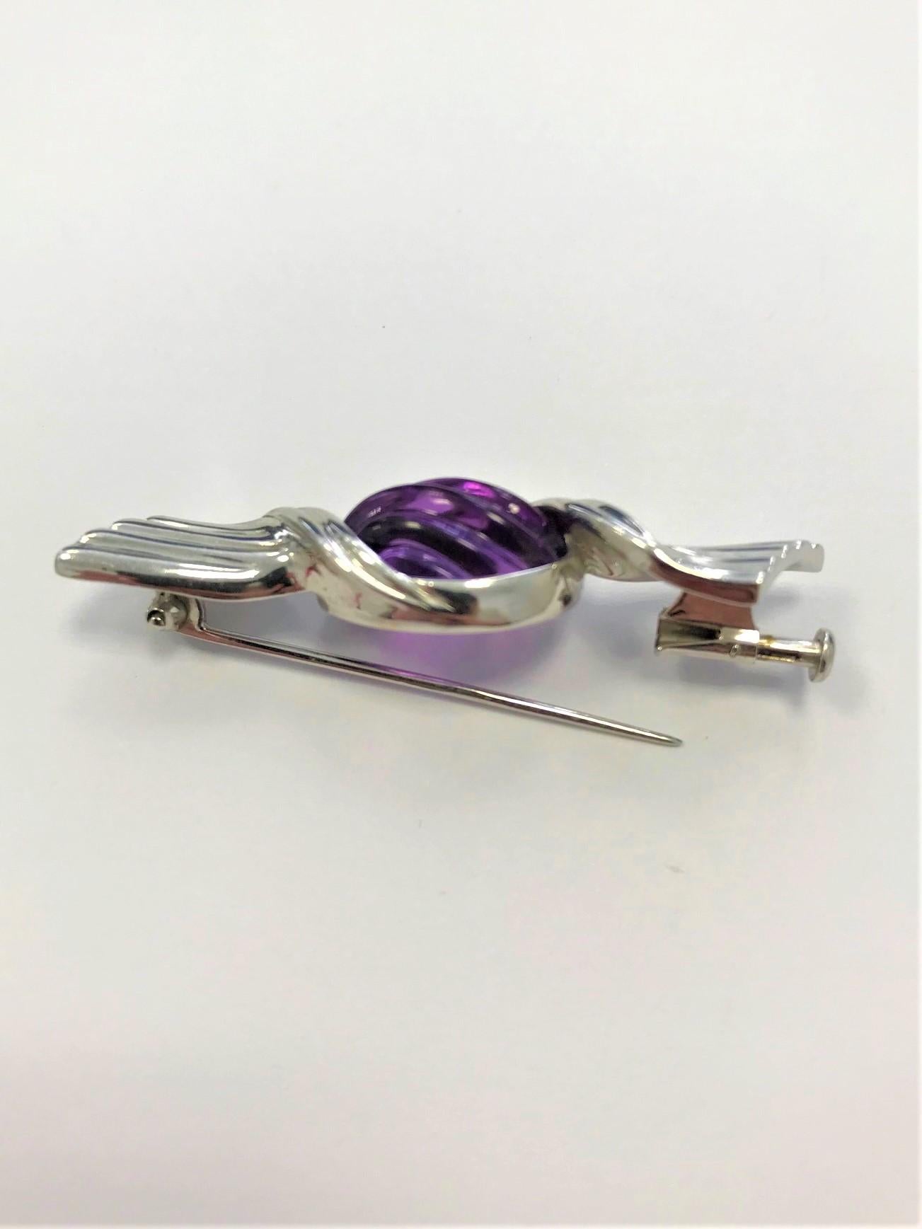 Women's or Men's Bulgari 18 Carat White Gold and Amethyst Sweet Wrapper Brooch For Sale