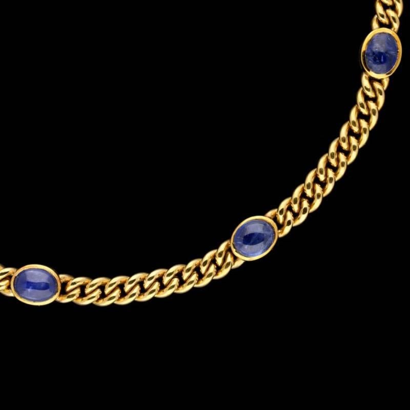 Bulgari 18 Carat Yellow Gold Curb Link Chain Set with Sapphire Oval Cabochons In Good Condition In London, GB