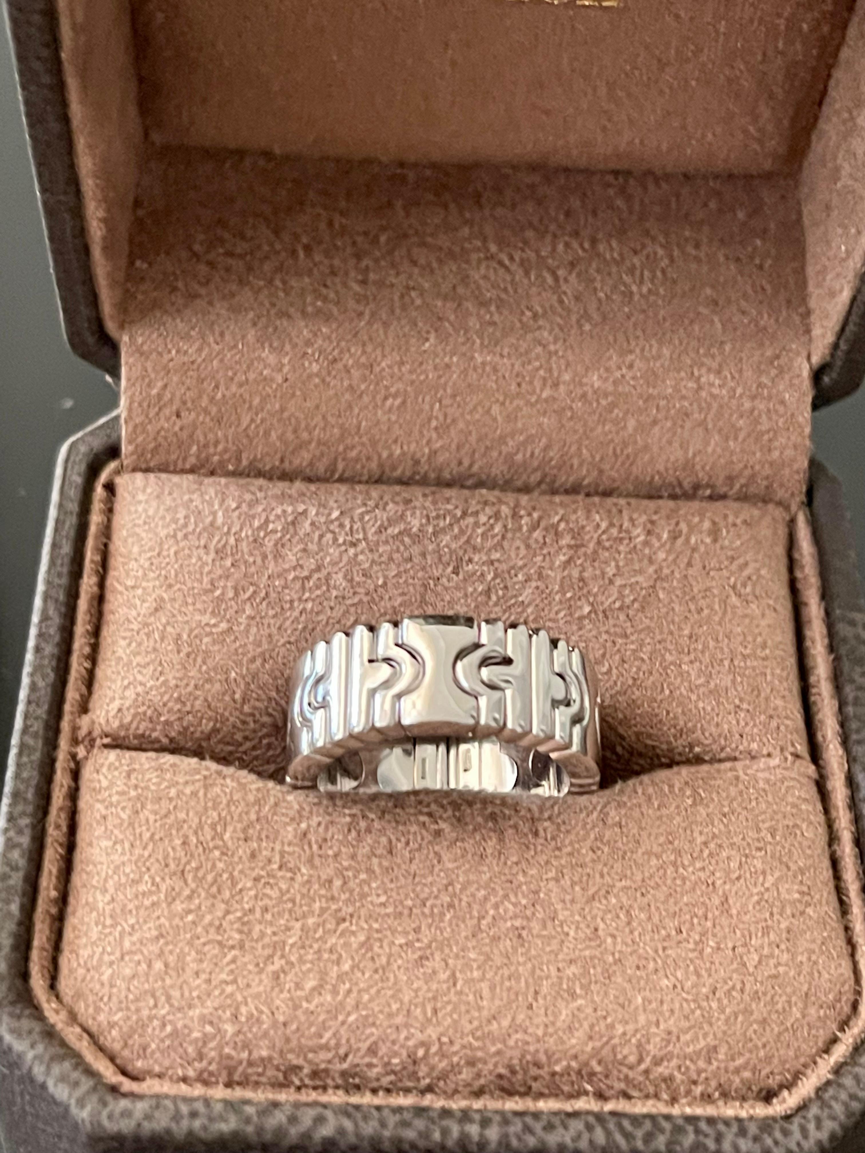 18 K white Gold bracket Ring from the Parentesi Collection. 
18k white Gold Parentesi band ring by Bulgari. Ring size 14/54 (US ring size 7), the ring is slighty flexible in size as the ring opens slightly.  Ring is 8.1mm wide. Marked: Bvlgari, 750,