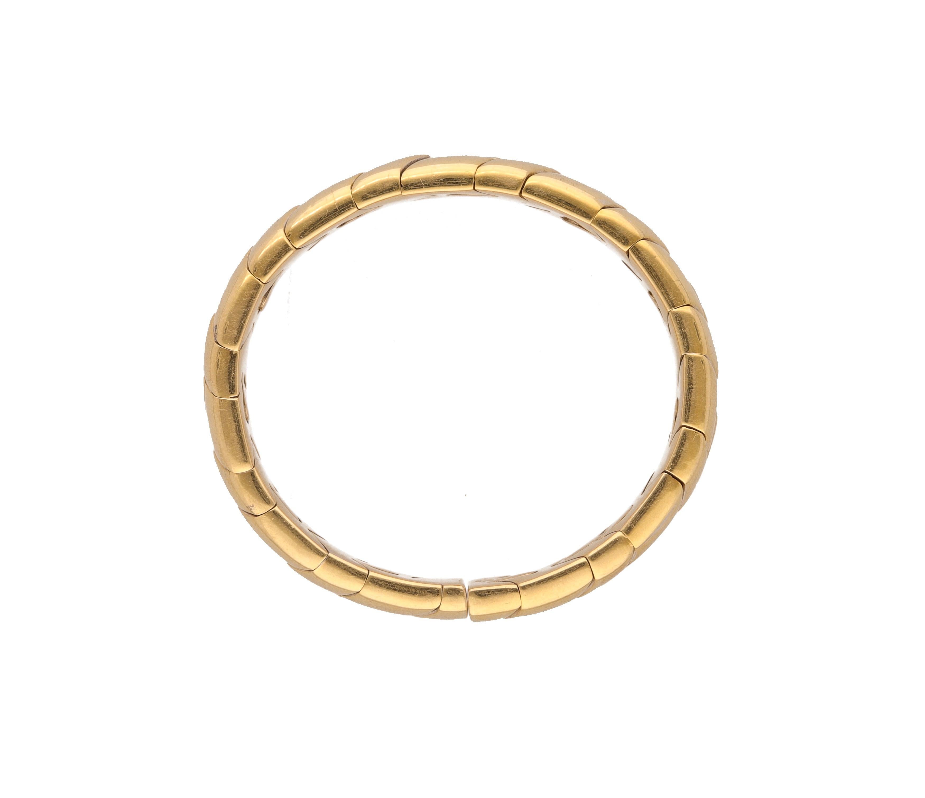 This flexible 18 kt. yellow gold bangle by Bulgari is very classic and suitable for any style.
Is Hand-made in Italy, since 1980 ca.
The inner circumference measures 4,7 cm. but it can fit different sizes.
Signed Bulgari.

