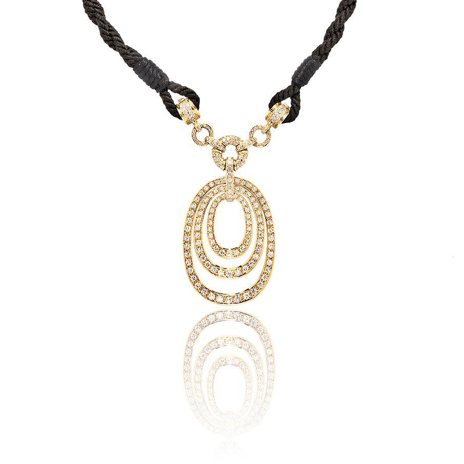 Bulgari captures a modern and easygoing glamour in this spectacular diamond pendant on black cord. The necklace features a detachable pendant drop composed of three graduated oval diamond links suspended from a circular diamond link chain. 

3