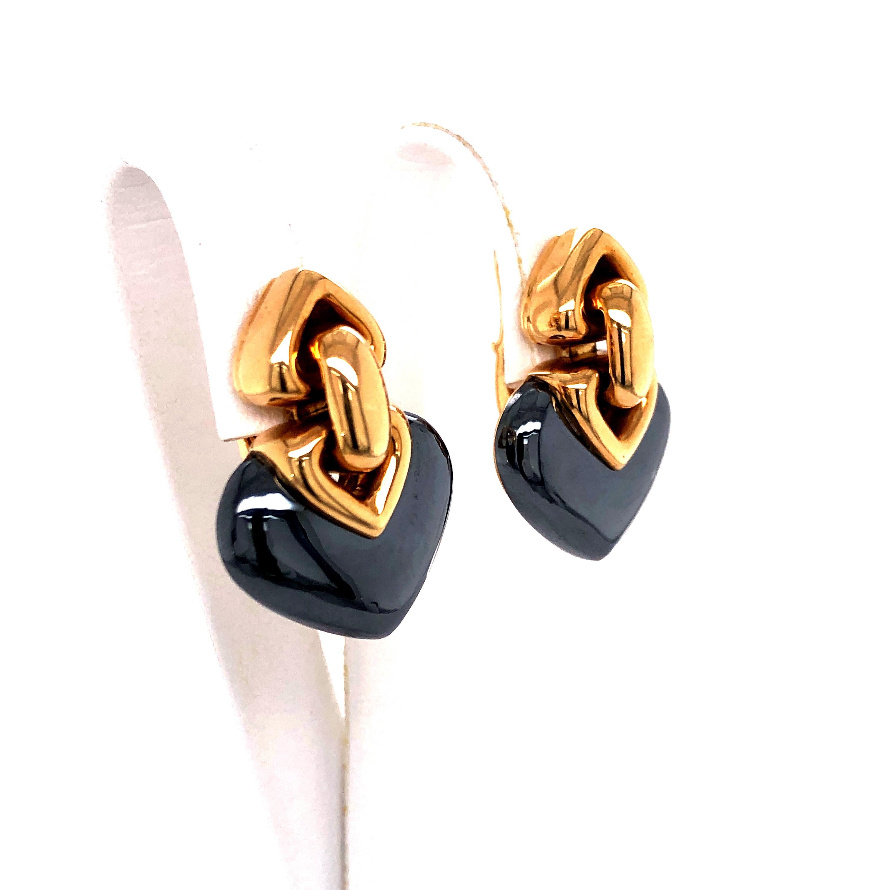 Elegant Double Heart earrings by Bulgari in yellow gold 750 with hematite.
btw: we have matching necklace, bracelet and ring.

Marker's mark: Bulgari
Assay mark: 750