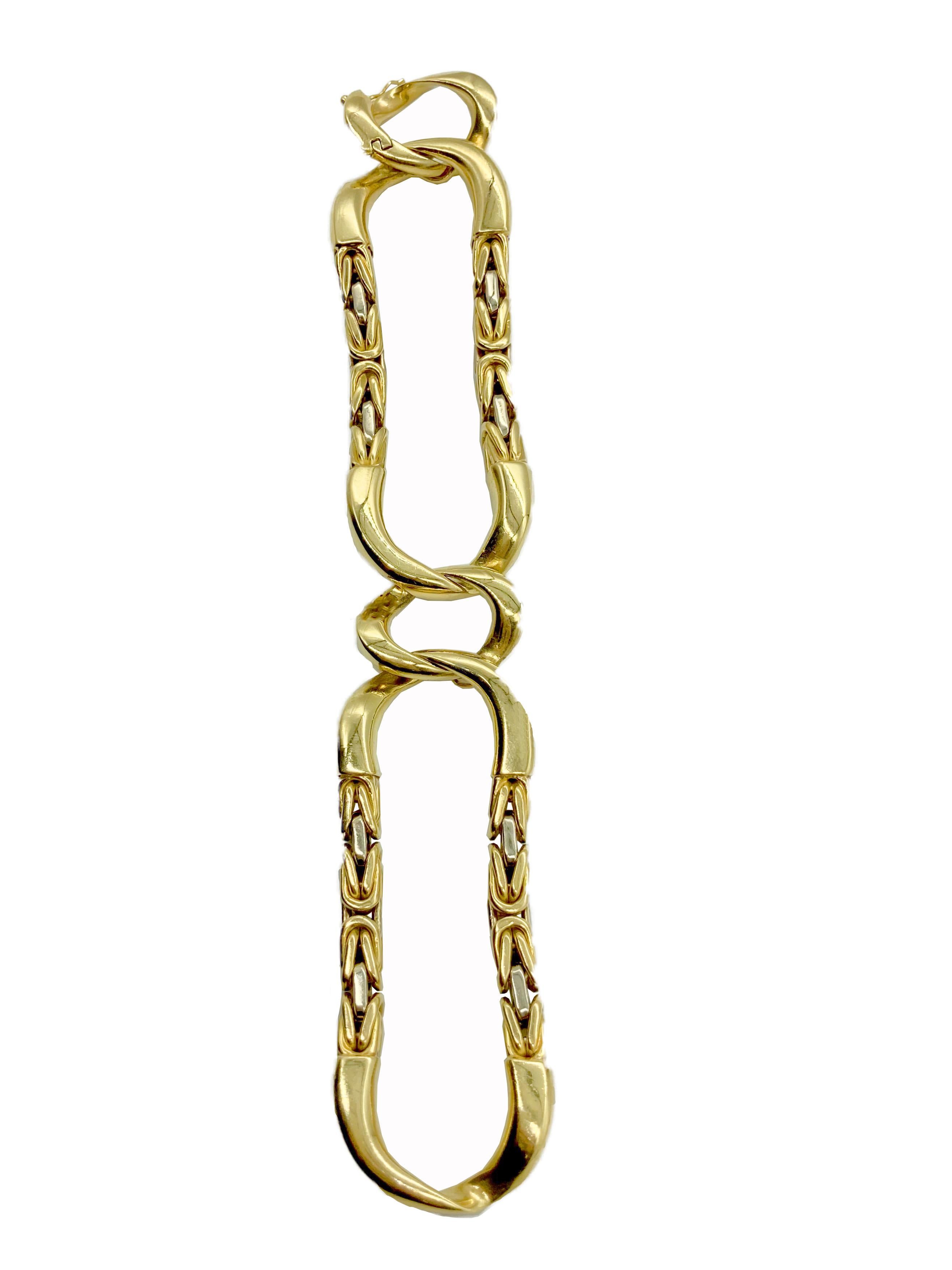 A chic vintage bracelet by Bulgari featuring large 18 karat yellow gold links. Made in Italy, in its original box.