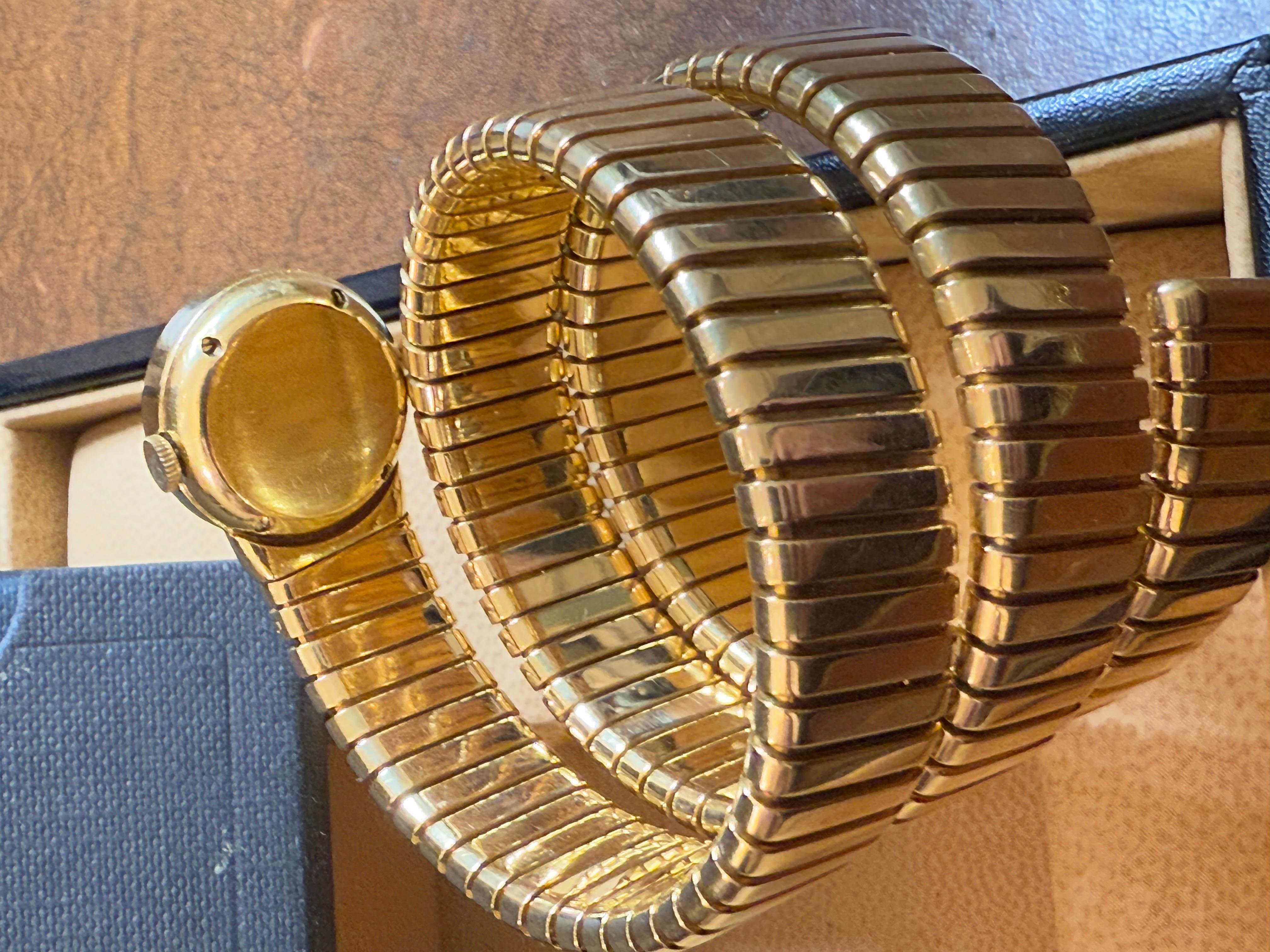 Bulgari Tubogas Serpenti Armbanduhr aus 18 Karat Gelbgold im Angebot 1