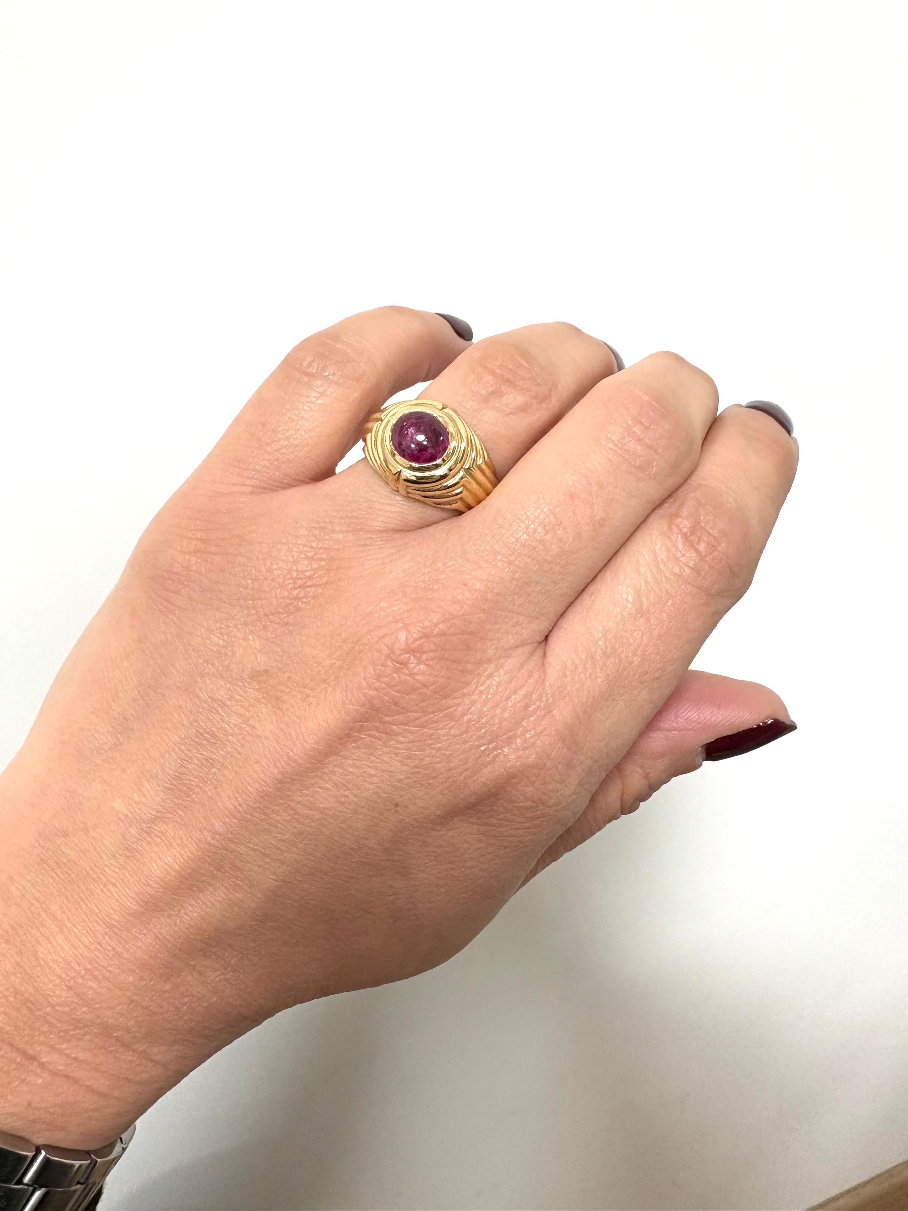 Bulgari 18 Kt. Yellow Gold Ruby Cocktail ring 1980 In condizioni buone in vendita a Rome, IT