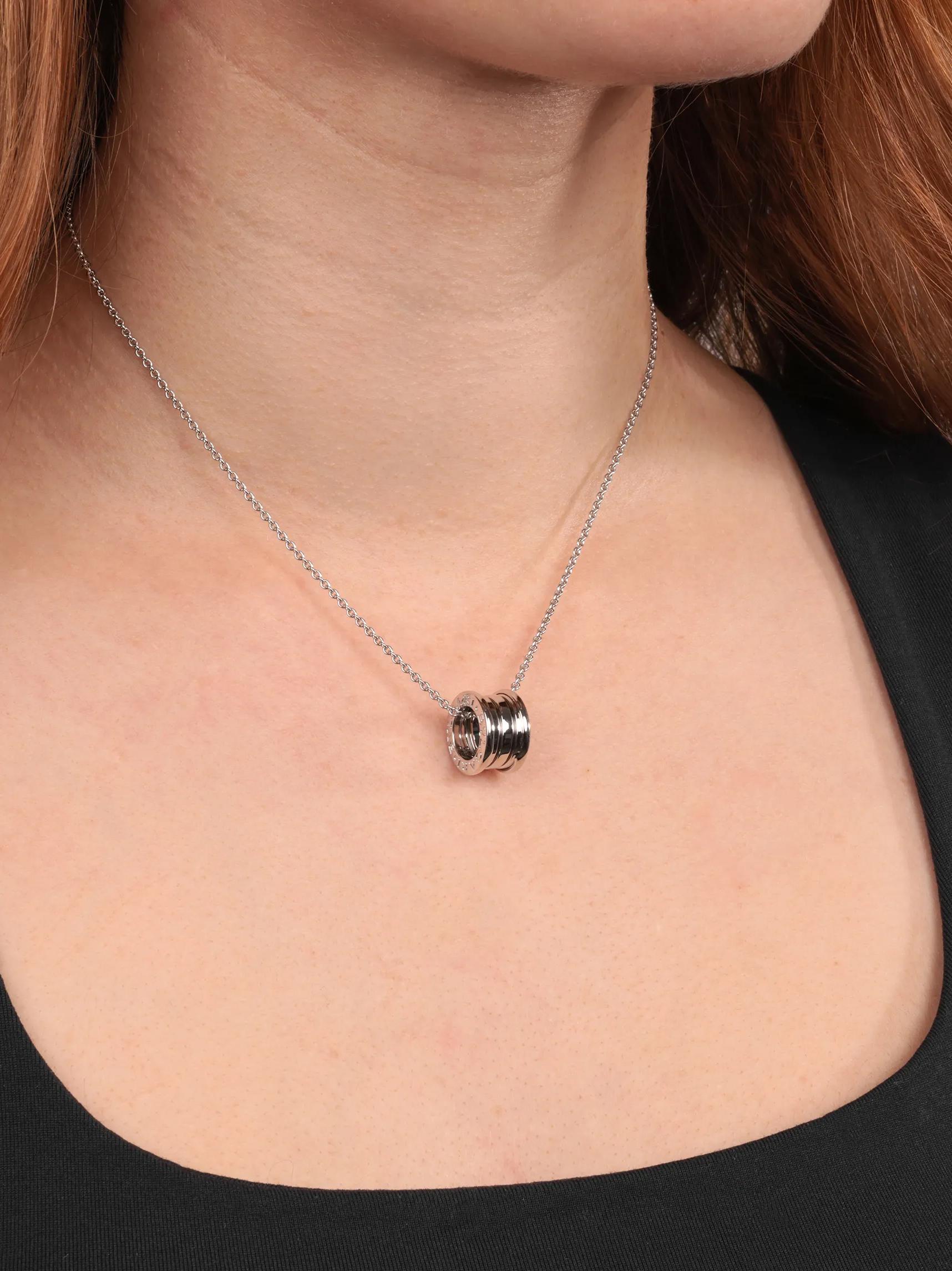 Collana Bulgari B.zero1 in oro bianco 18 ct.

Dettagli del prodotto
Xupes Ref: J1394
Marchio: Bulgari
Model: Collana B.zero1
Tipo: Ciondolo
PREZZO DI VENDITA: 3.840 EURO
Materiale(i): Oro bianco 18 ct.

Specifiche
Peso totale: 11,20 g
Lunghezza