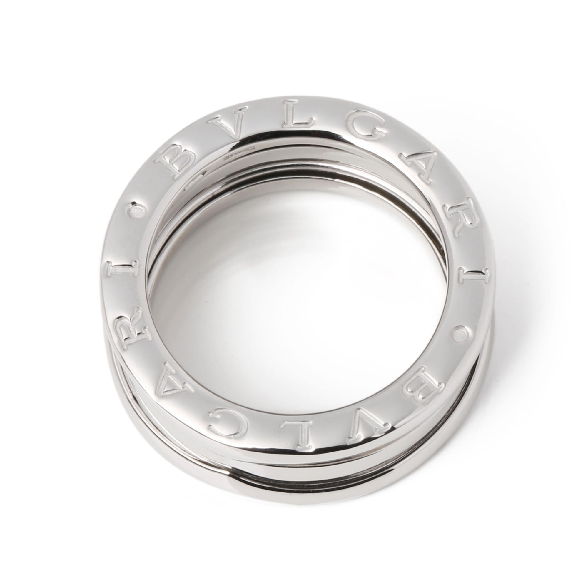 Anillo Bulgari de oro blanco de 18 ct y tres filas B.zero1

Detalles del producto
Xupes Ref: J694
Marca: Bulgari
Model: Anillo Tres Filas B.zero1
Tipo: Anillo
PVP: 2,810
Material(es): oro blanco de 18 ct
Talla de anillo UK: K
EU Tamaño del anillo: