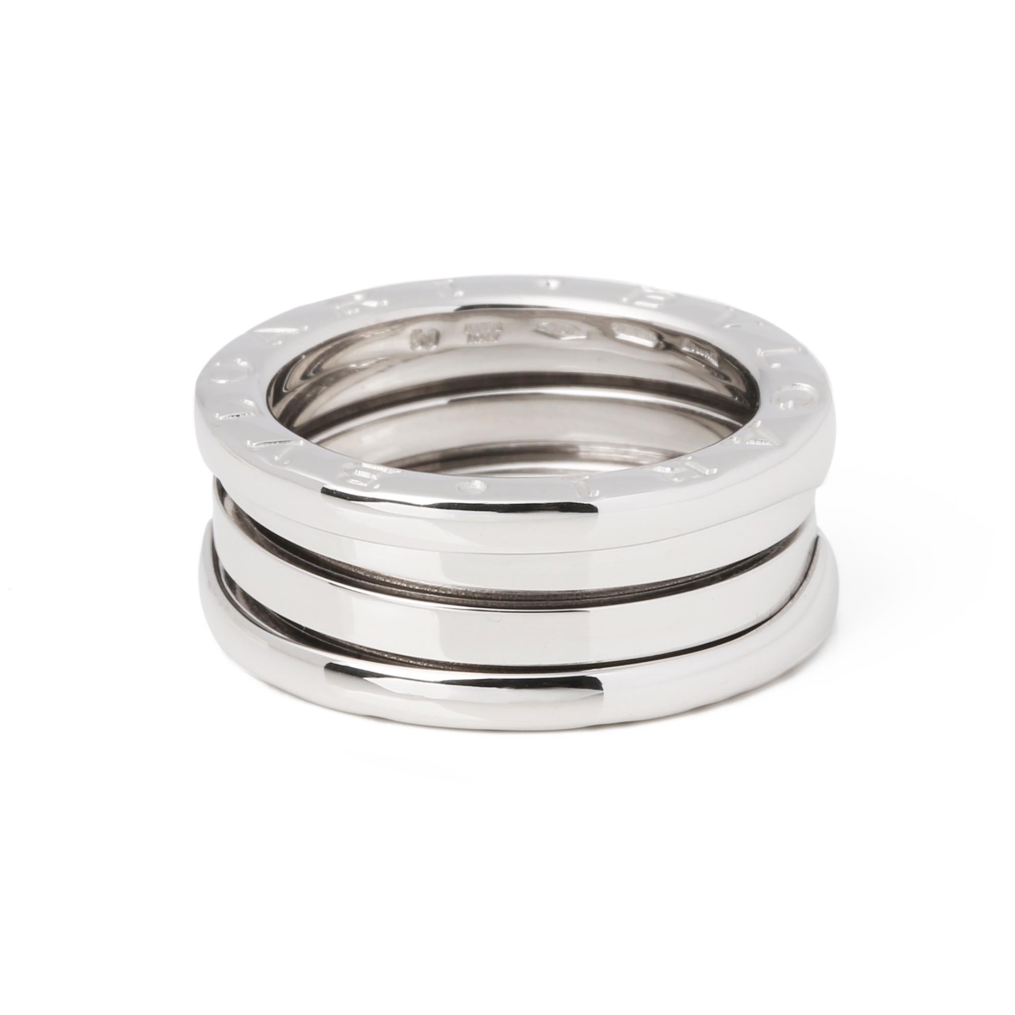 Anillo Bulgari de oro blanco de 18 ct y tres filas B.zero1 en venta 1