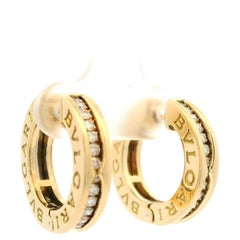 Orecchini Bulgari in oro 18k con diamante B.Zero1 da 0,50 carati con cerchio inferiore a cerniera
