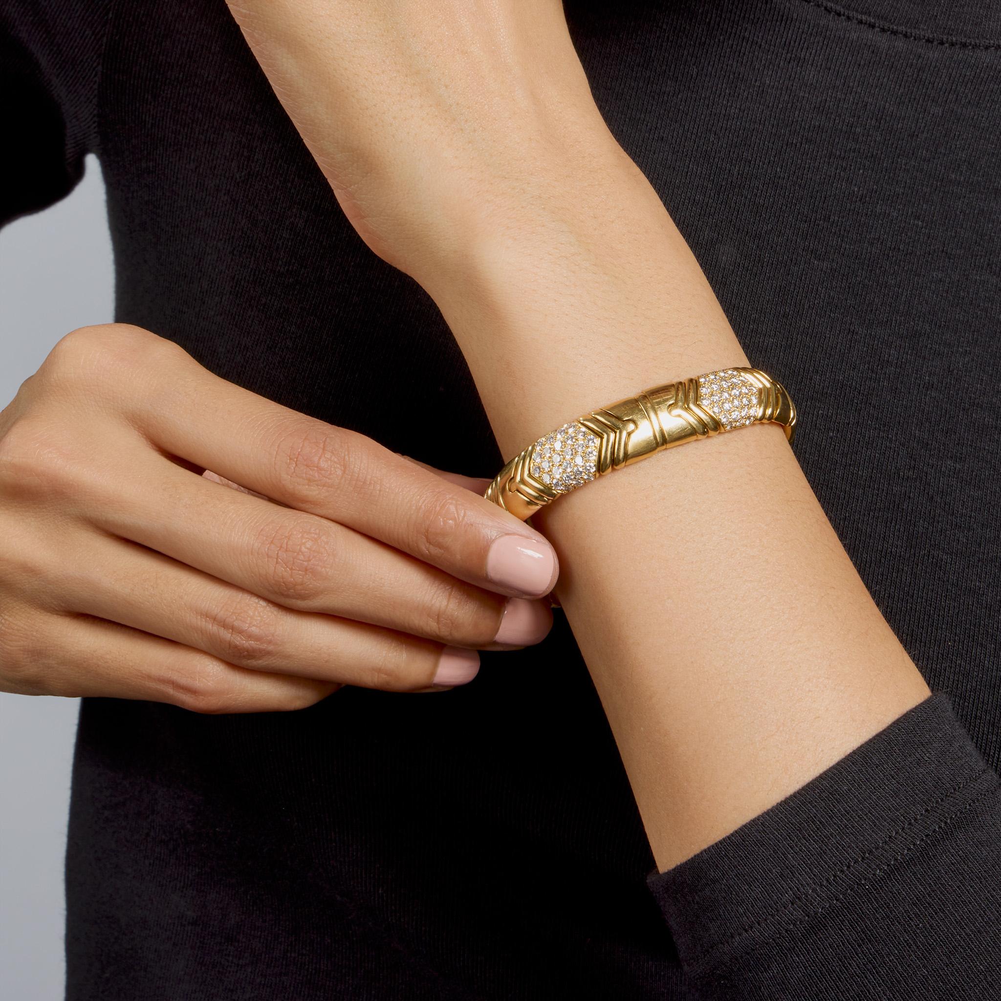 Created circa the 1980s, this unusual and flexible Bulgari 