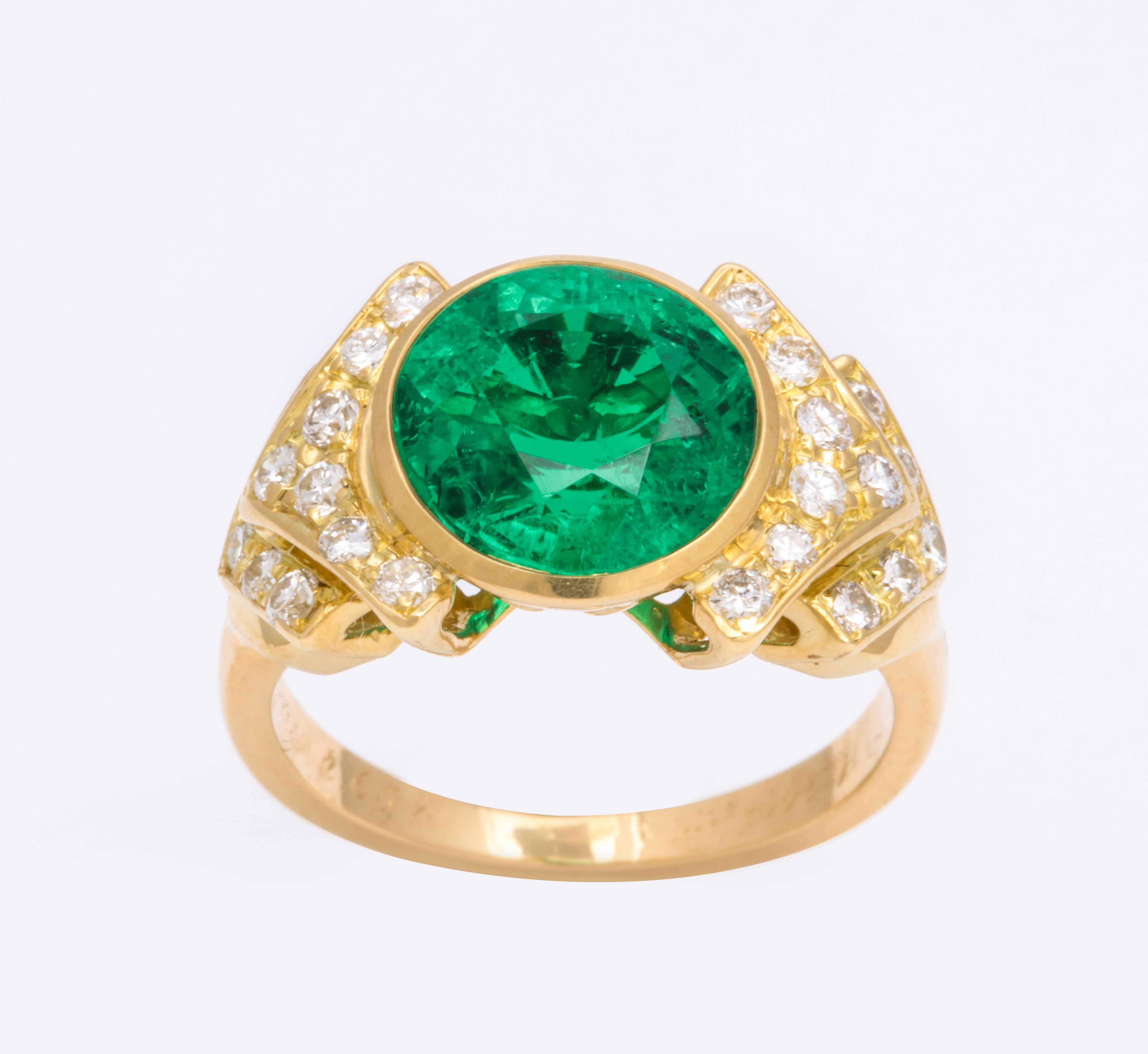 Contemporary Bulgari 18 Karat Gold and Diamond Ring with AGL Certified Colombian Emerald For Sale