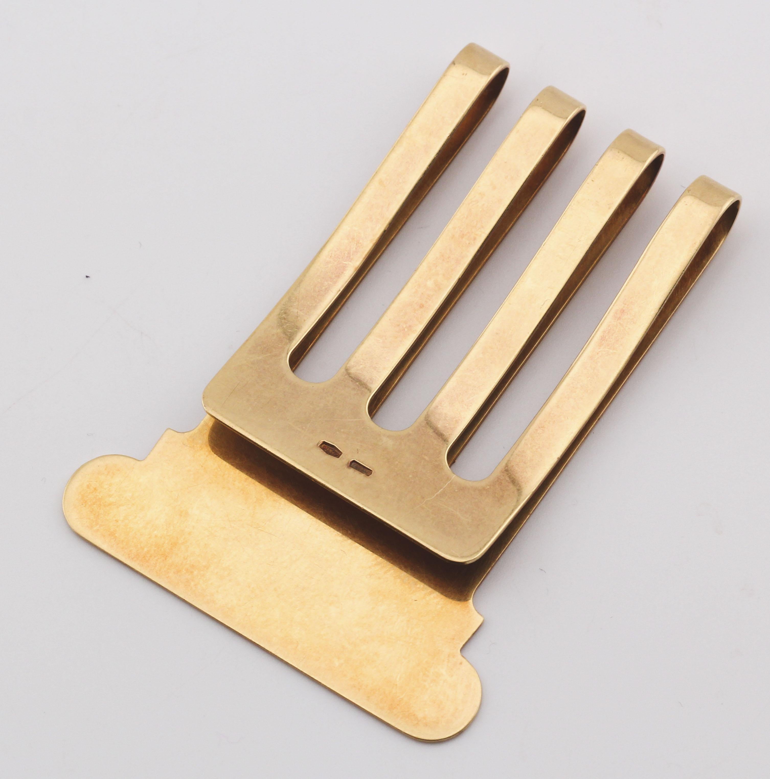 Crafted with the unmistakable sophistication of Italian design, this Bulgari 18K Yellow Gold Money Clip embodies refined luxury and minimalist elegance. Forged entirely from rich, polished 18-karat yellow gold, the clip showcases a sleek and
