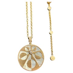 Pendentif Bulgari en or 18 carats, nacre et diamants, CIRCA 2000