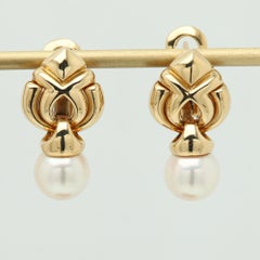 Boucles d'oreilles vintage Bulgari en or 18 carats avec perles, datant des années 1990 environ. Au choix : fermoir à clip ou tige.