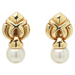 Boucles d'oreilles vintage Bulgari en or 18 carats avec perles, datant des années 1990 environ. Au choix : fermoir à clip ou tige.