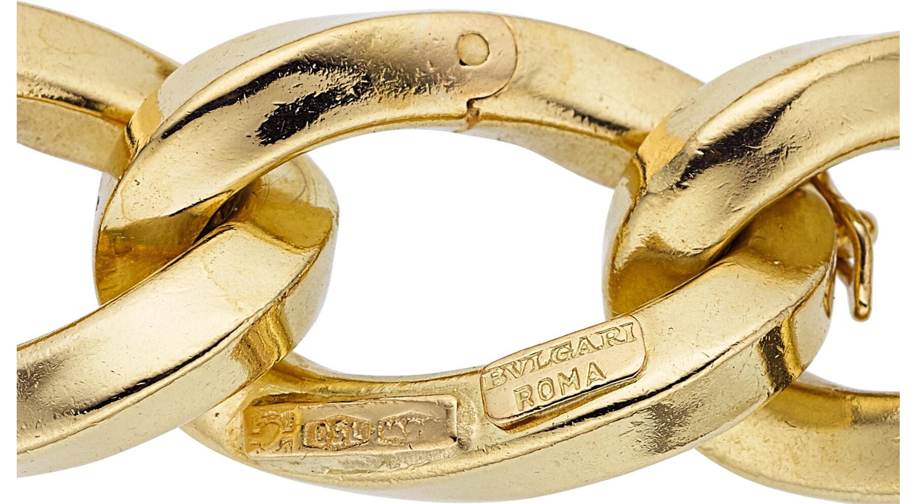 Features a solid 18k Yellow Gold Chain Necklace with a figure-8 safety latch
Gross Weight: 215.50 grams
Length: 36 inches
Width: 5/8 inches
Featured in Heritage Auctions December 7, 2015 Fine Jewelry Signature Auction - Dallas #5237

Reference Item