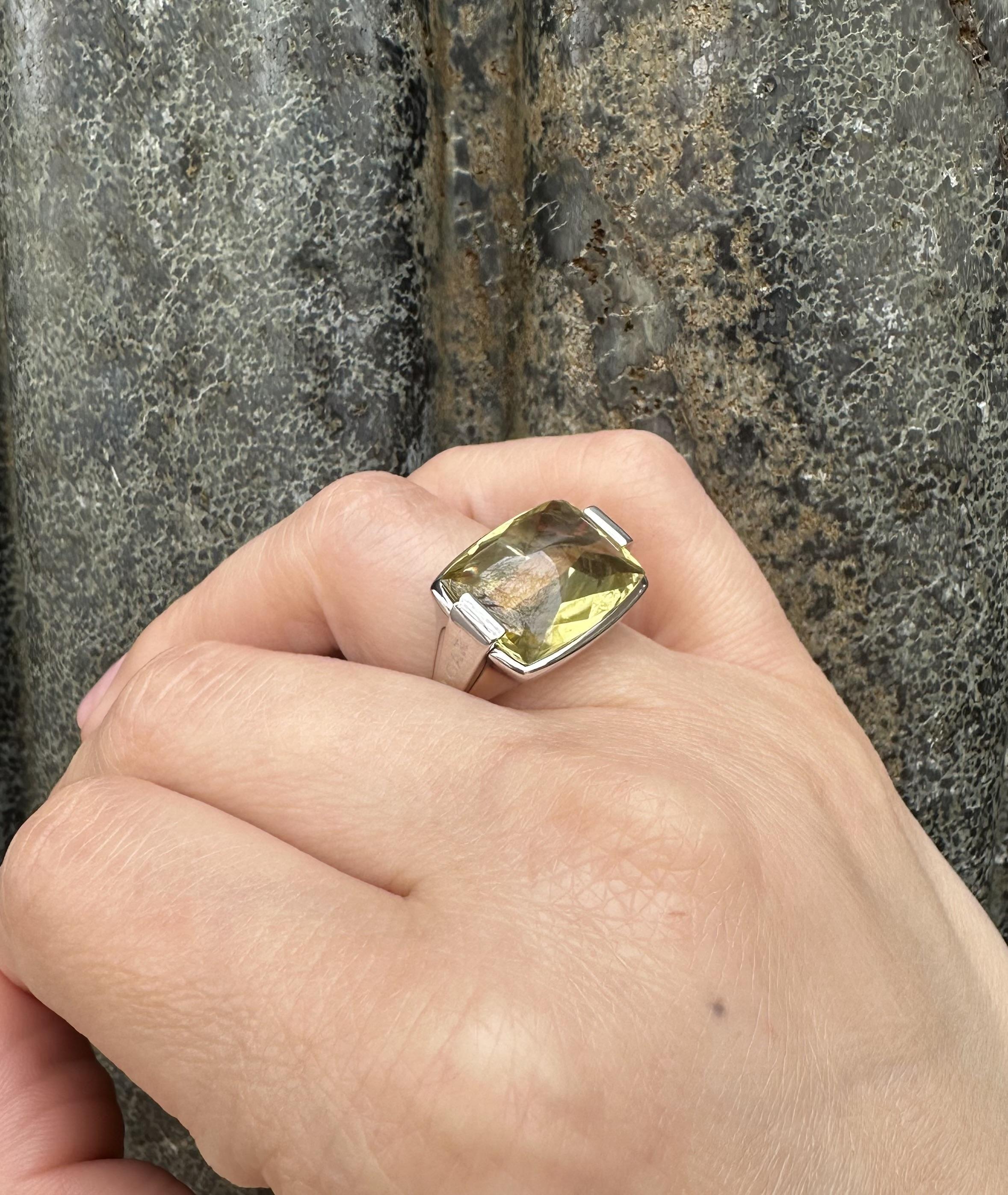 Bulgari 18k White Gold Buff-Top Bezel Lemon Quartz Metropolis Solitaire Ring For Sale 3