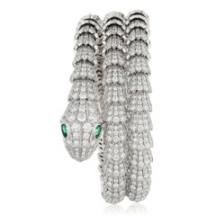 BULGARI Pulsera Serpenti de 3 filas de oro blanco de 18 quilates, diamantes y esmeraldas