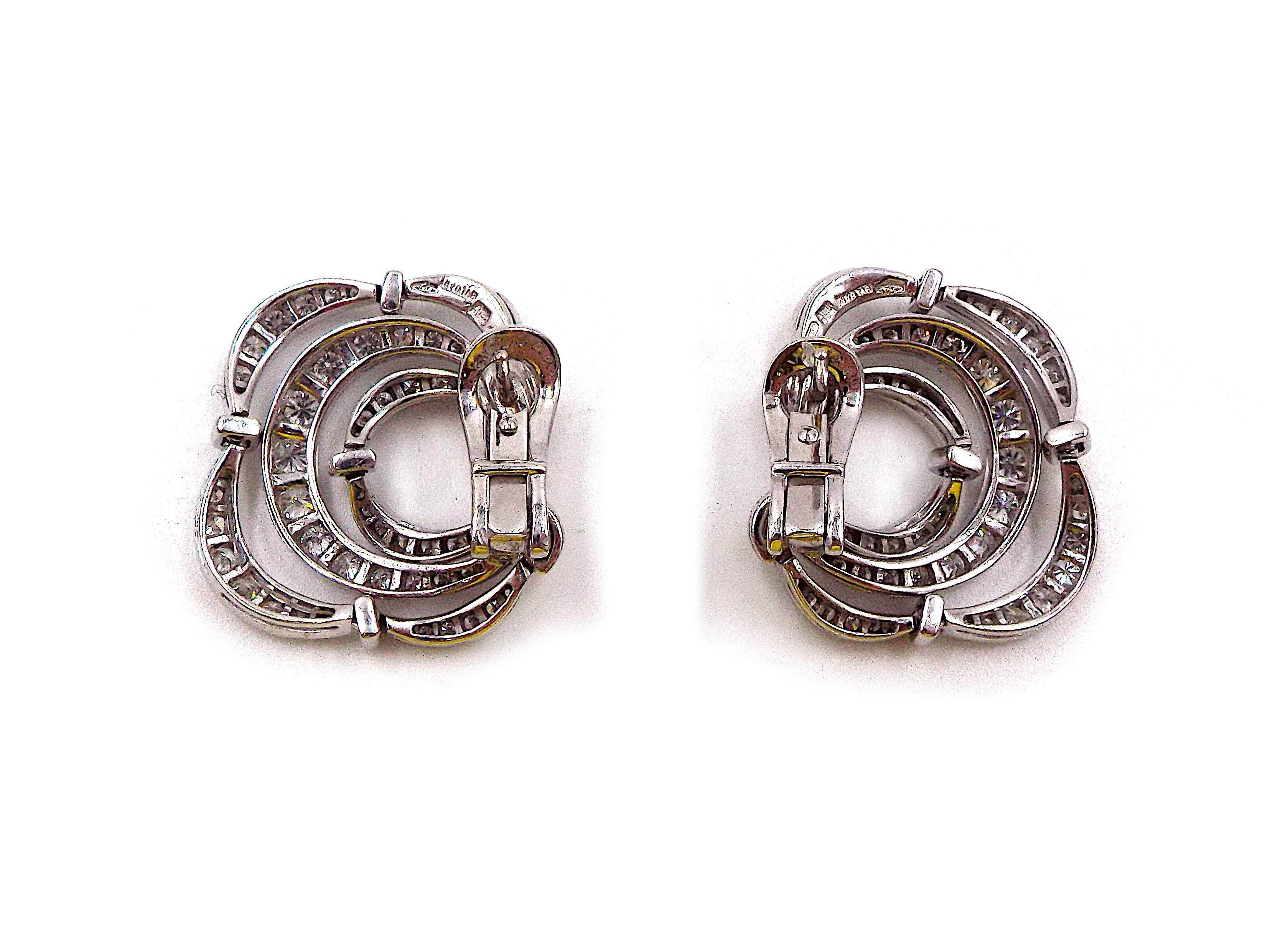 A pair of exceptional tremblant flower shaped earrings by Bulgari. 18K white gold, 5.75ct of diamonds. The outer circle of petals is slightly flexible. Each earring weighs 8.5 grams, diameter is approximately 1