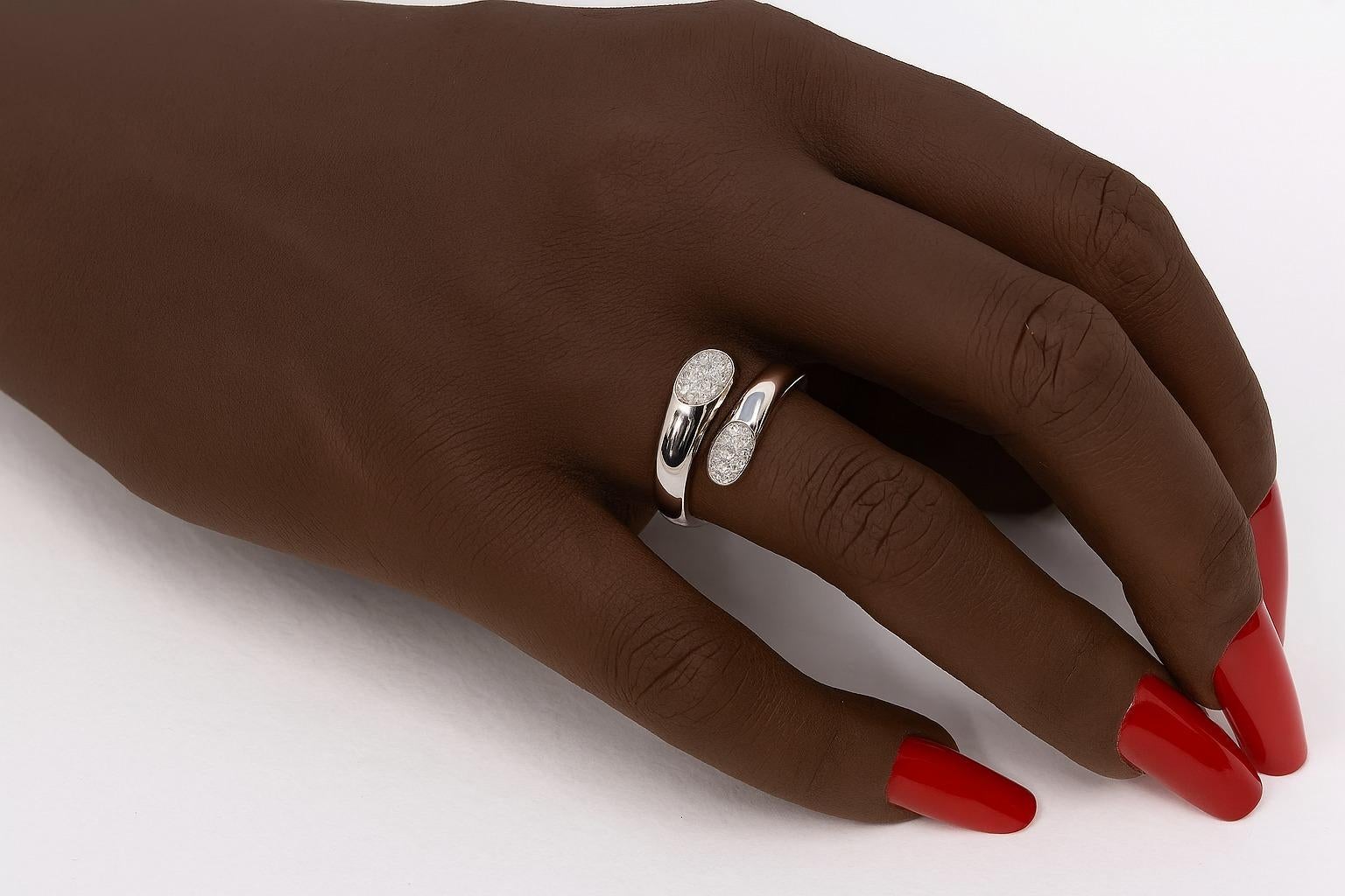 Contemporaneo Anello Bypass con diamanti ovali e rotondi in oro bianco 18 carati di Bulgari in vendita