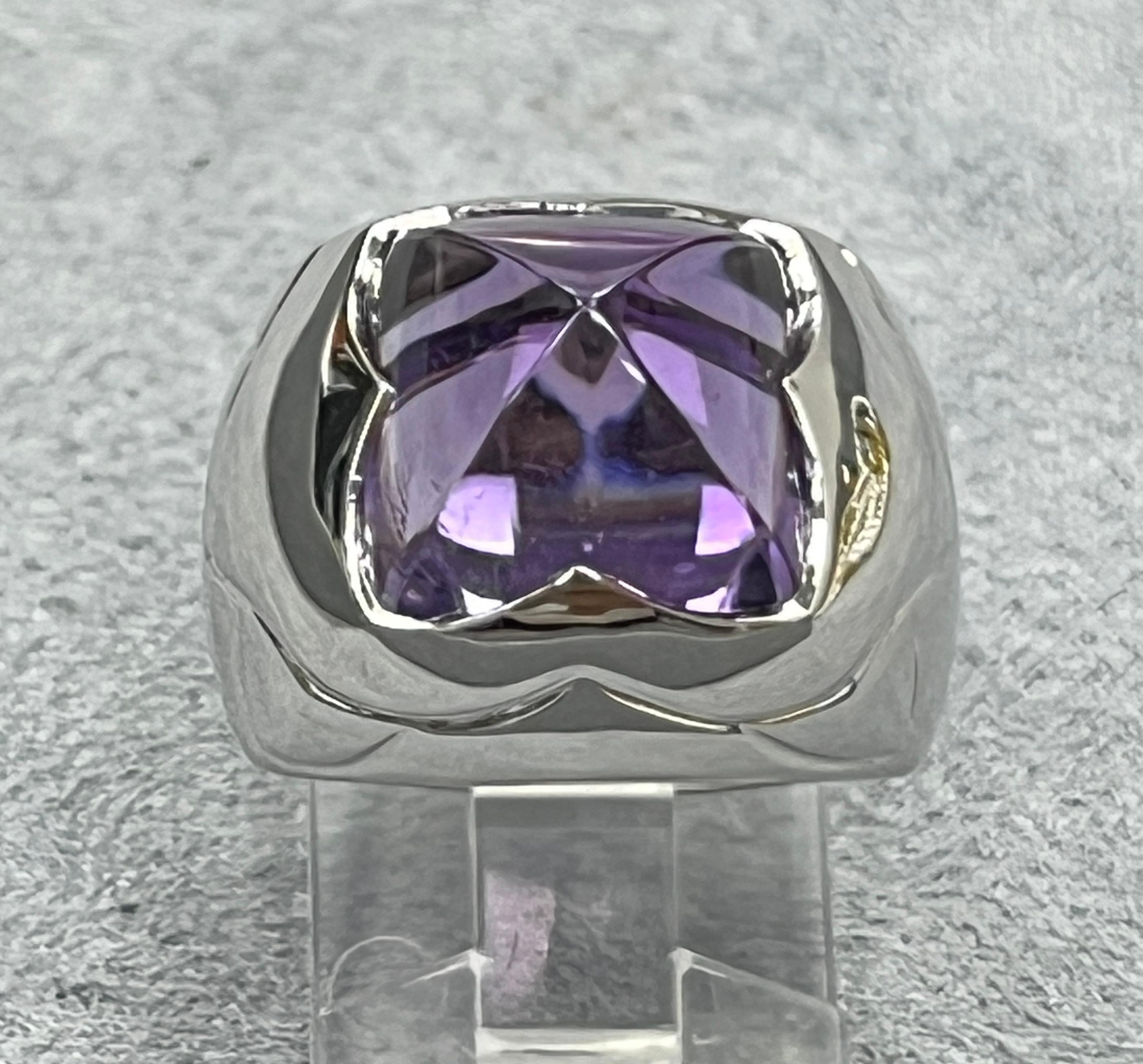 Bulgari 18K white gold sugarloaf amethyst ring, weight 16.0 g
Marked BULGARI 750 MADE IN ITALY and Italian hallmark
Ring size: 6.5
Ring top : 21.5 x 18.4 mm