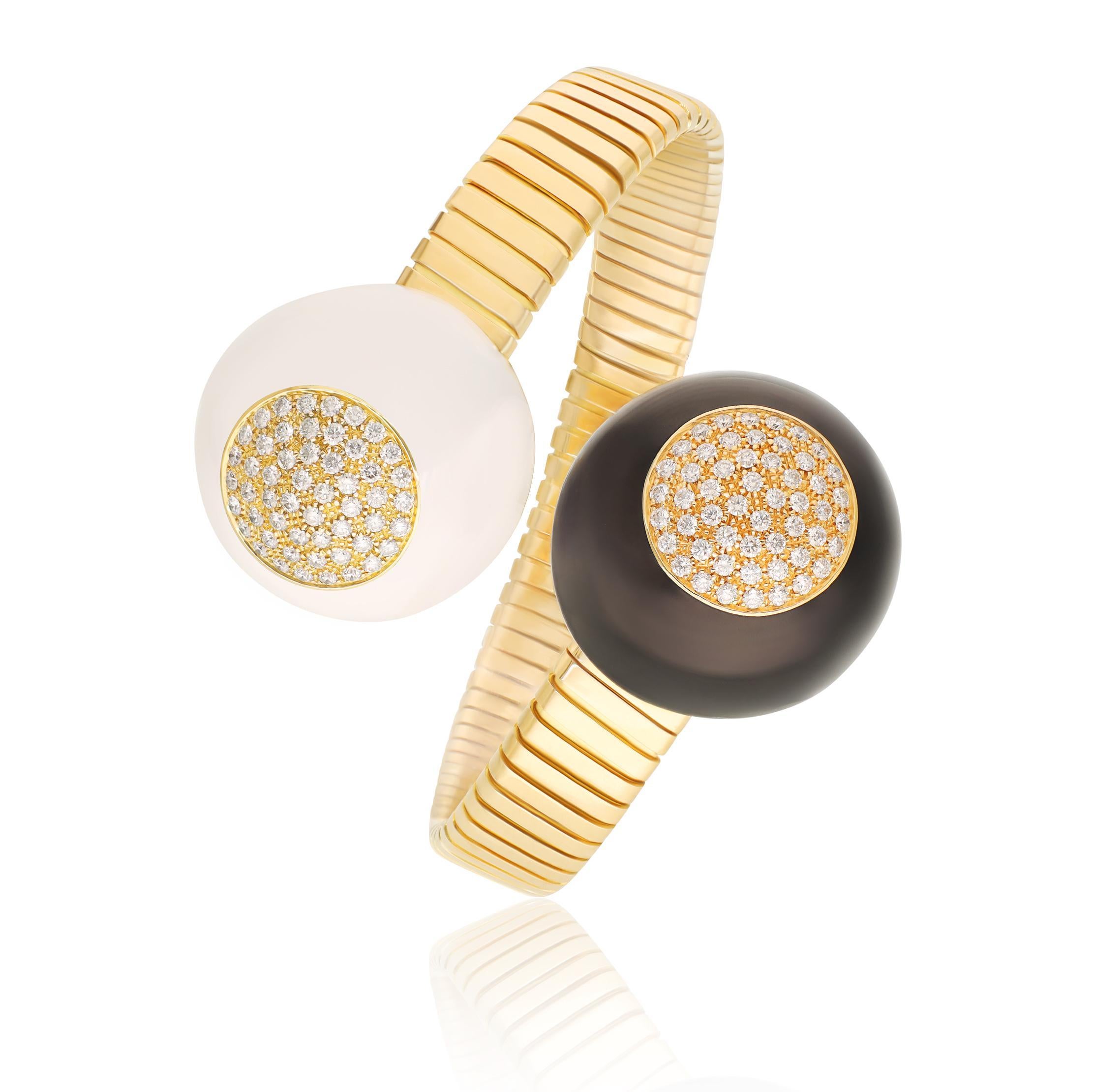 BULGARI 18K Gelbgold, Diamanten und schwarz-weißes Emaille Tubogas-Armband im Angebot